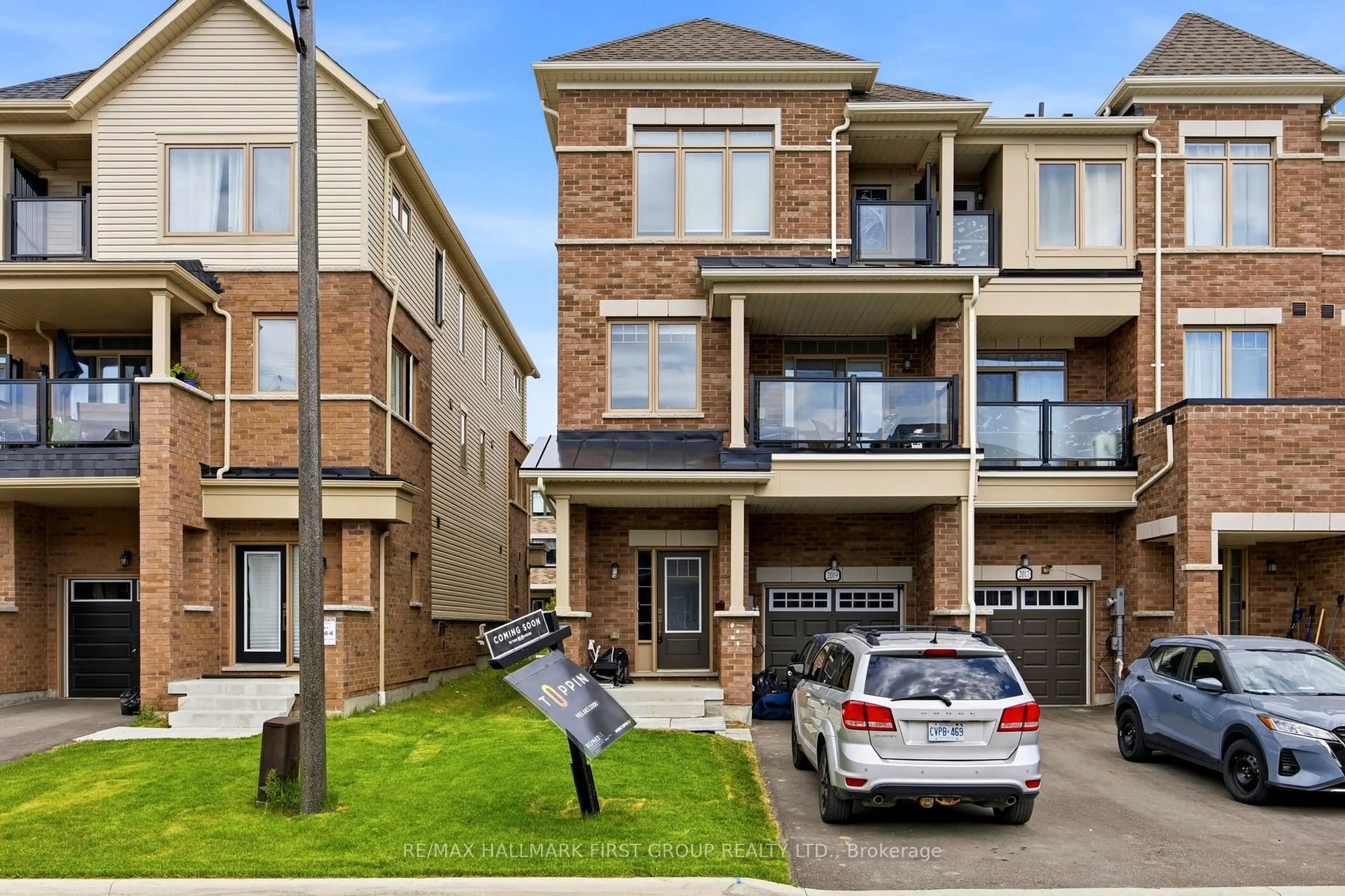 Home with brick exterior material, street for 2019 Cameron Lott Cres, Oshawa Ontario L1L 0S1