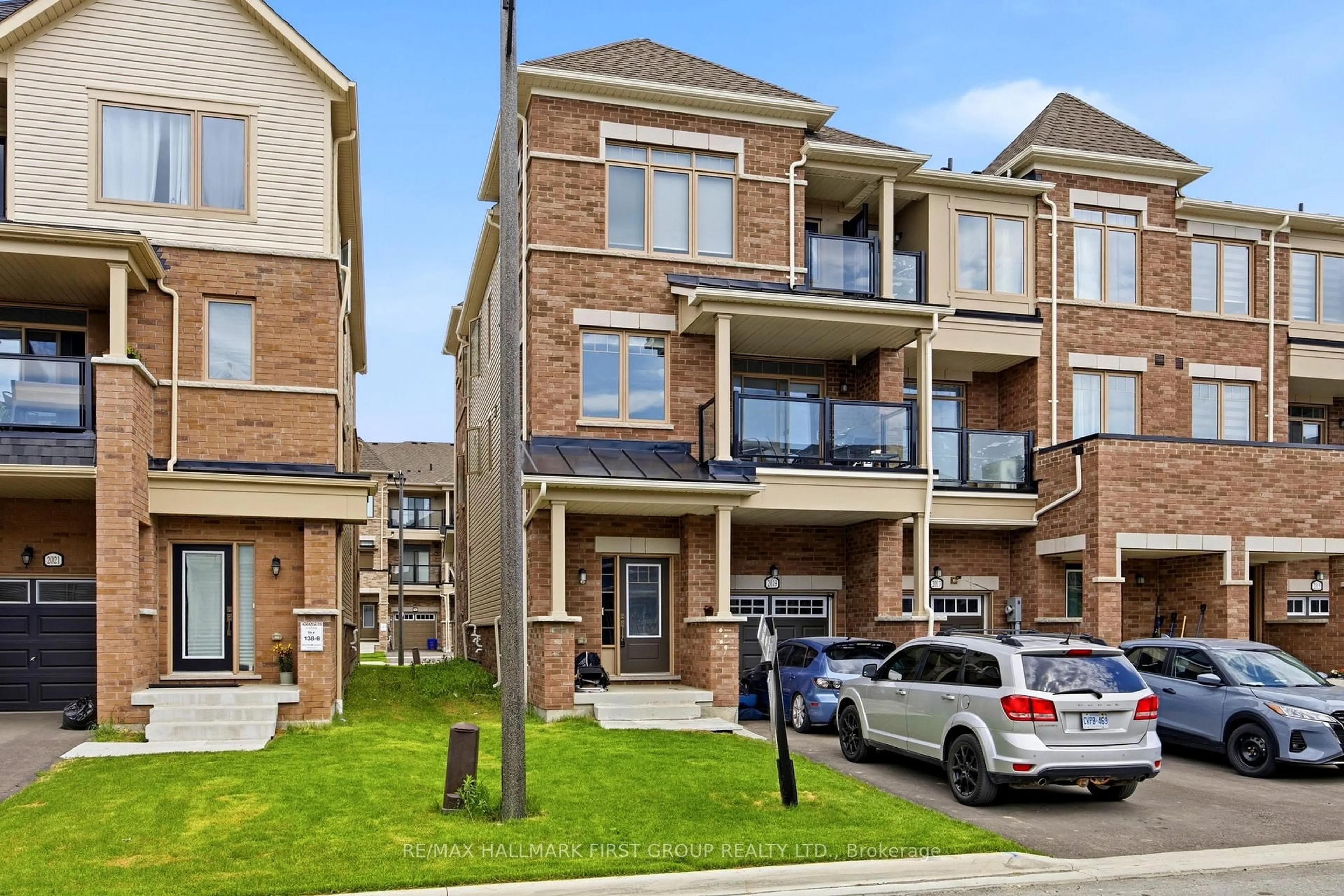 Home with brick exterior material, street for 2019 Cameron Lott Cres, Oshawa Ontario L1L 0S1