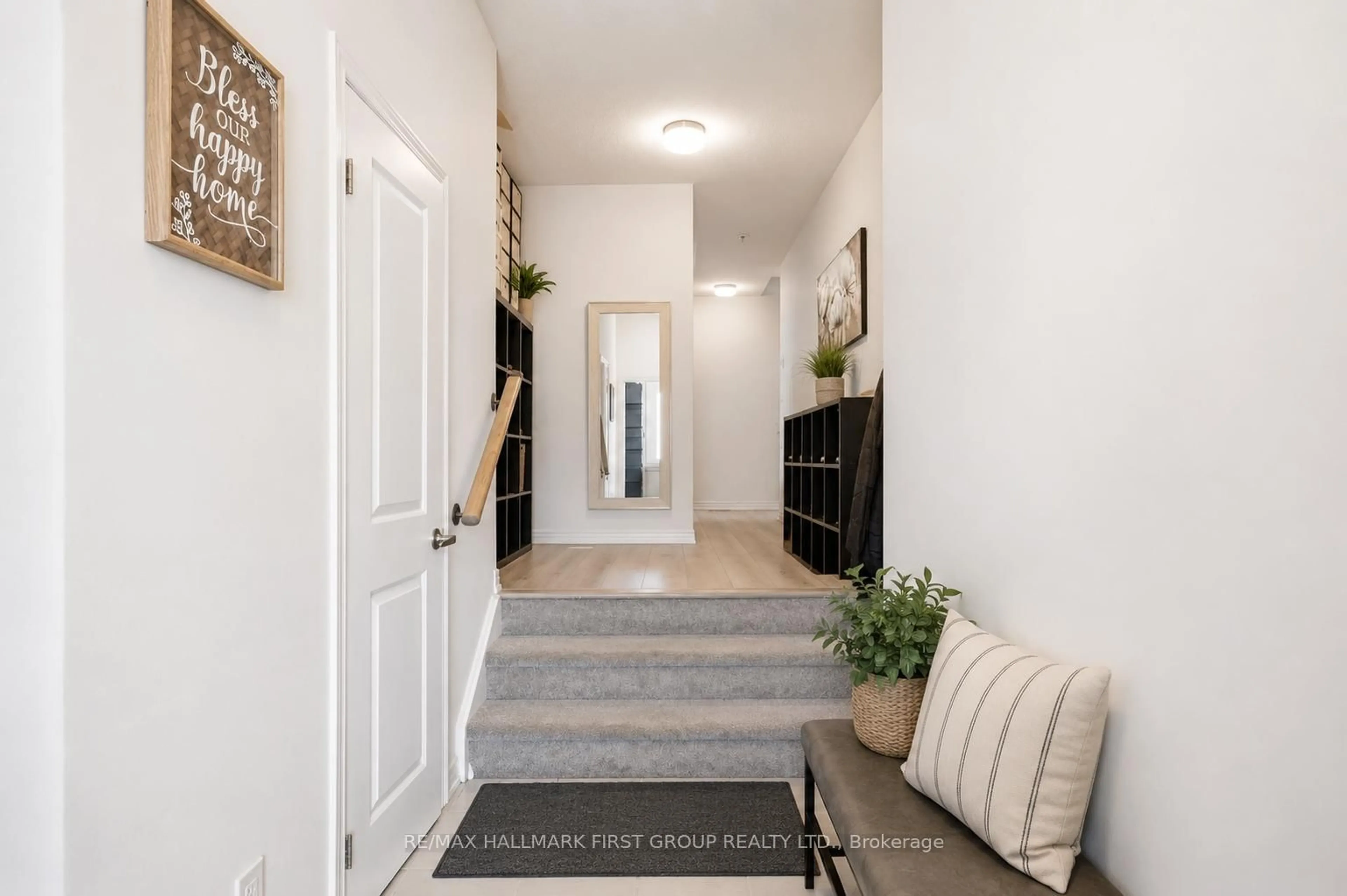 Indoor entryway for 2019 Cameron Lott Cres, Oshawa Ontario L1L 0S1