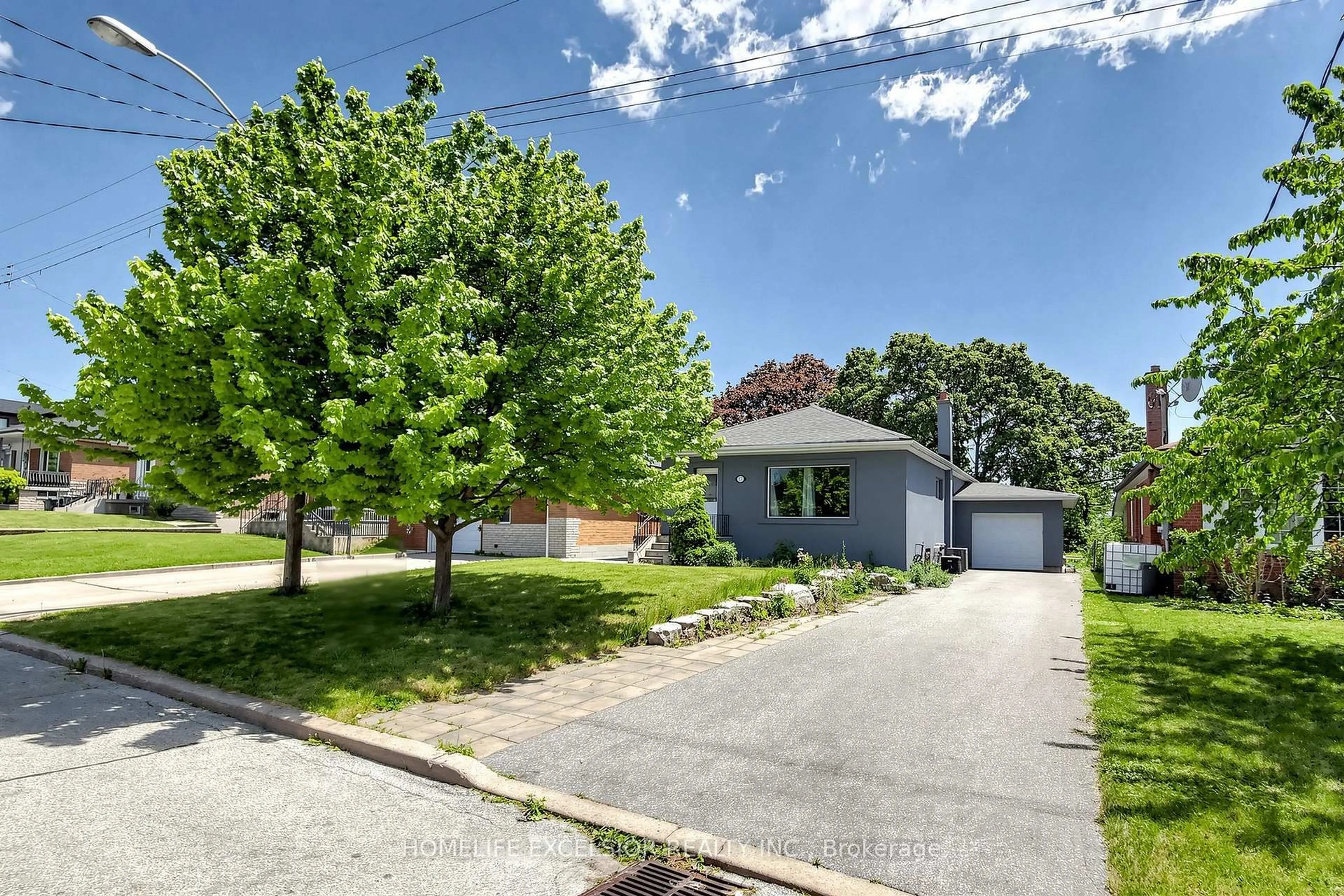 A pic from outside/outdoor area/front of a property/back of a property/a pic from drone, street for 27 Japonica Rd, Toronto Ontario M1R 4S1