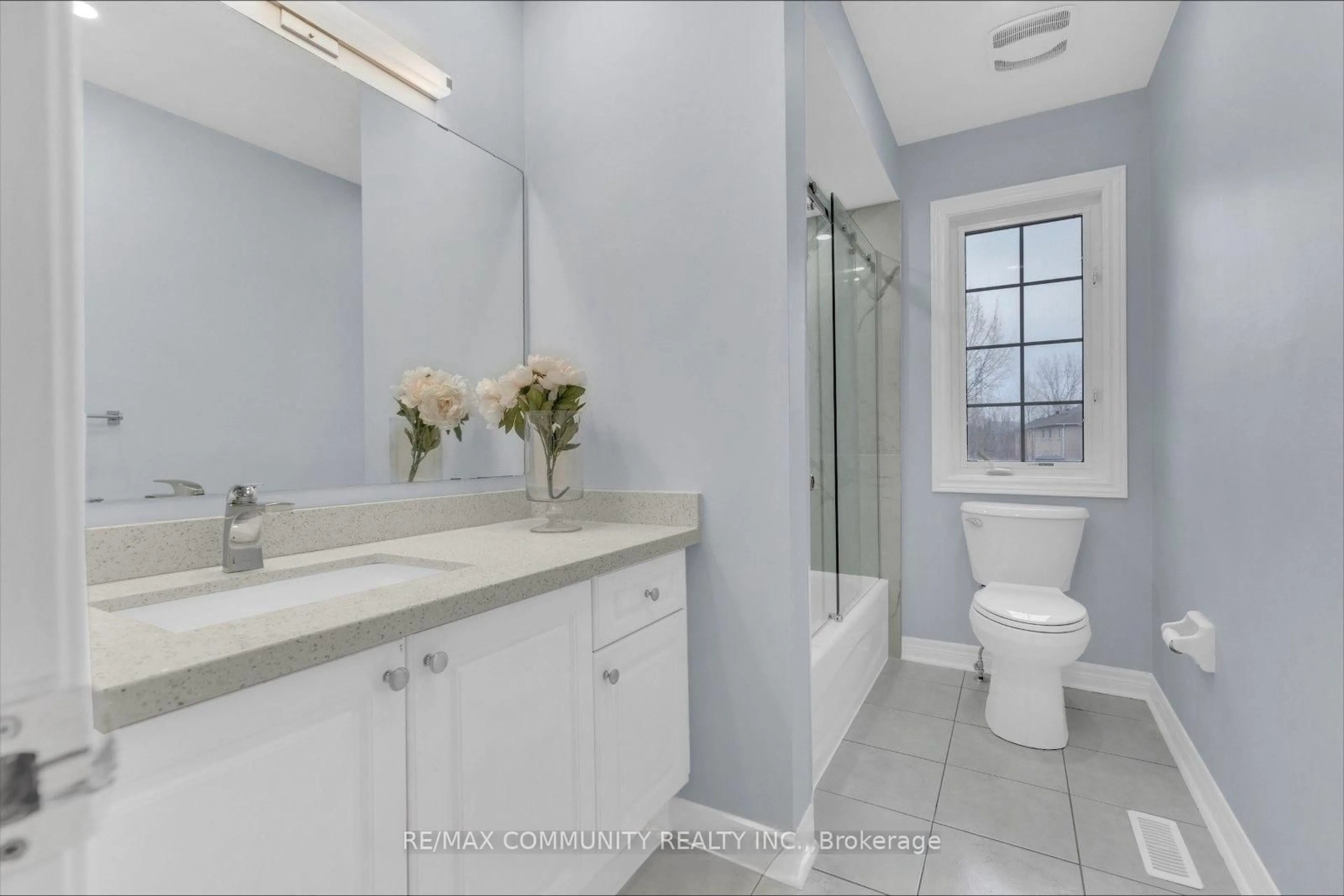 Standard bathroom, ceramic/tile floor for 76 Seasons Dr, Toronto Ontario M1X 1X9