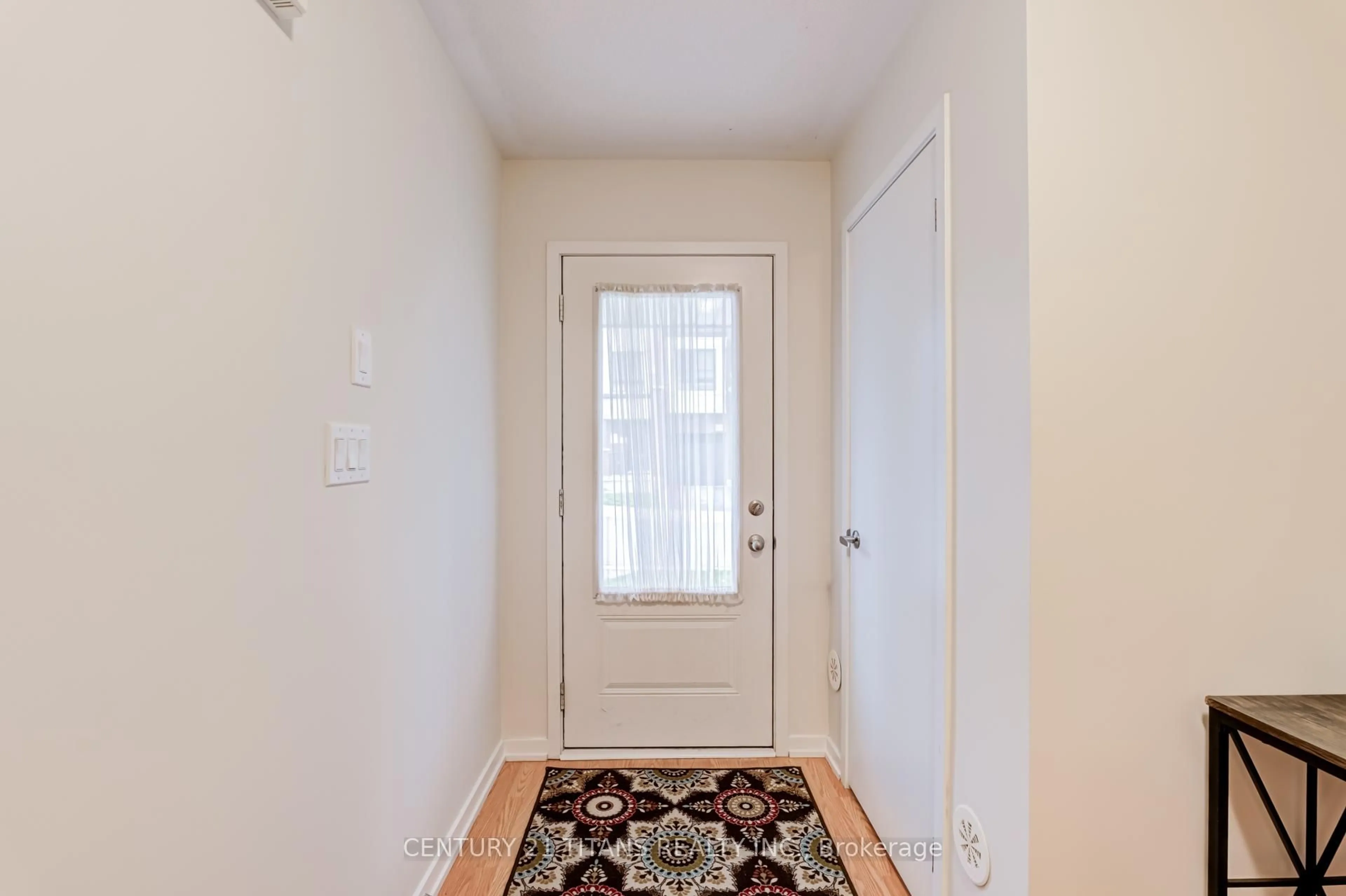 Indoor entryway for 1320 Bradenton Path, Oshawa Ontario L1K 1A9