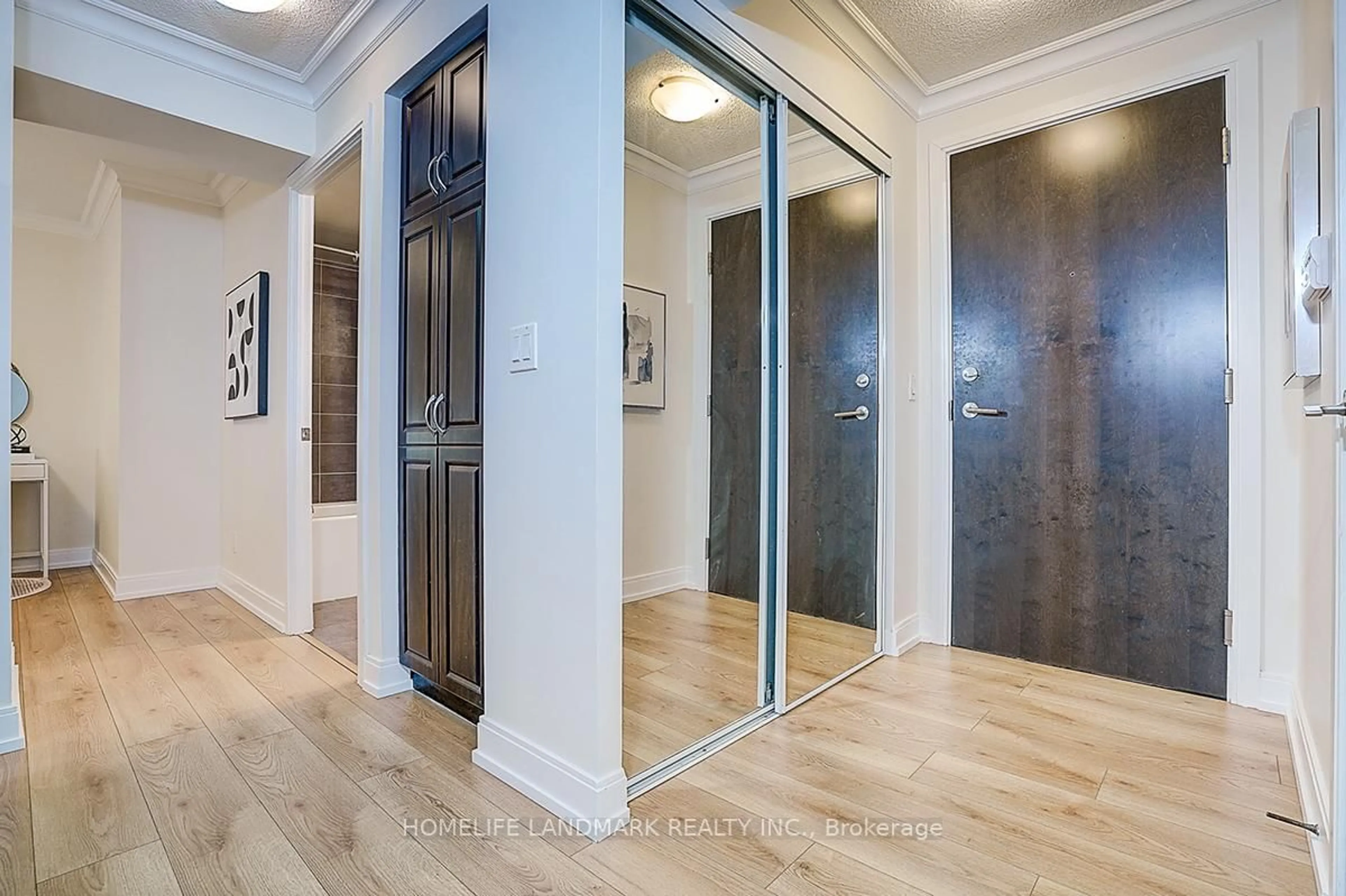 Indoor entryway for 125 Village Green Sq #1510, Toronto Ontario M1S 0G3