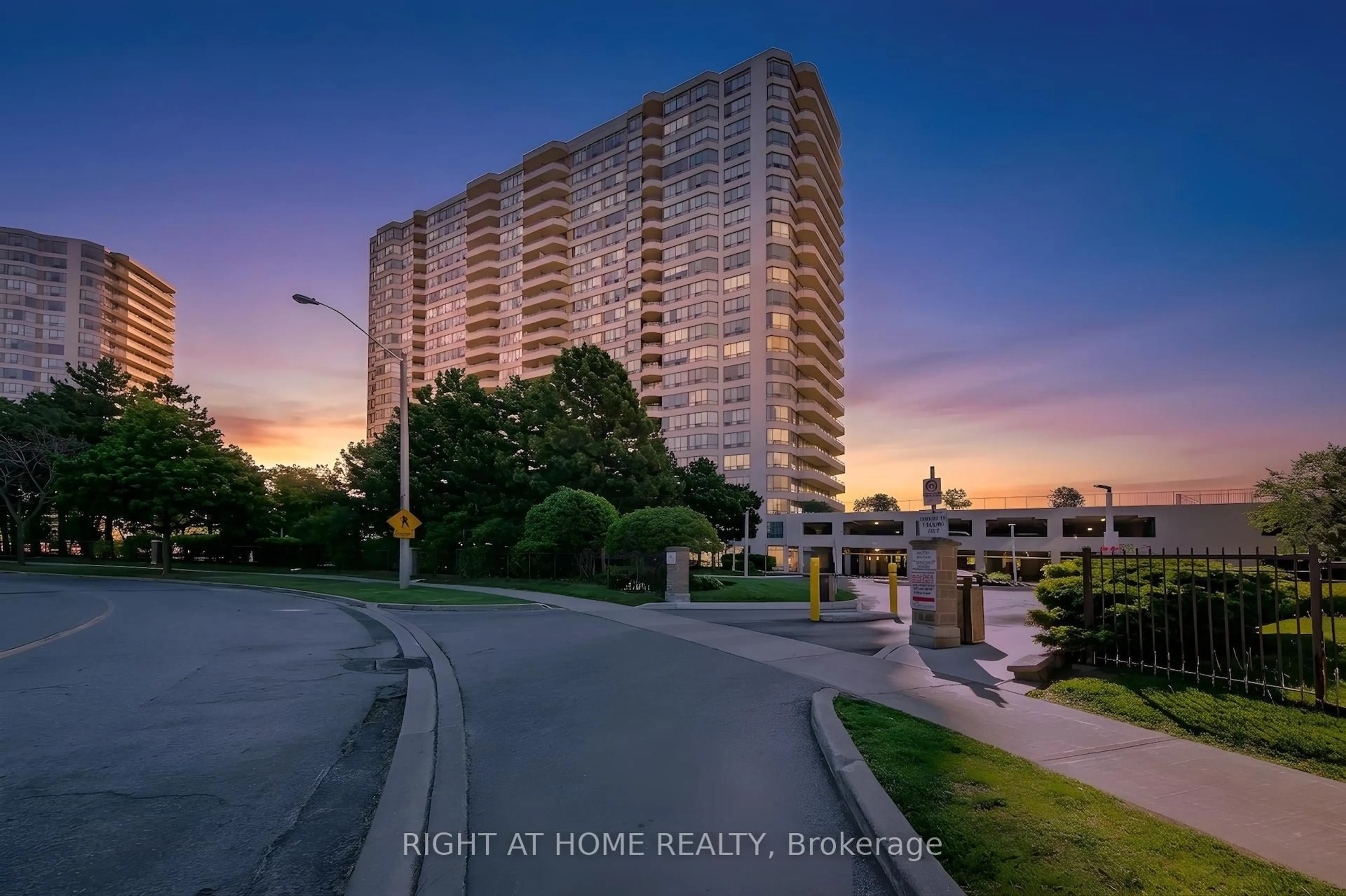 A pic from outside/outdoor area/front of a property/back of a property/a pic from drone, street for 3 Greystone Walk Dr #2027, Toronto Ontario M1K 5J4
