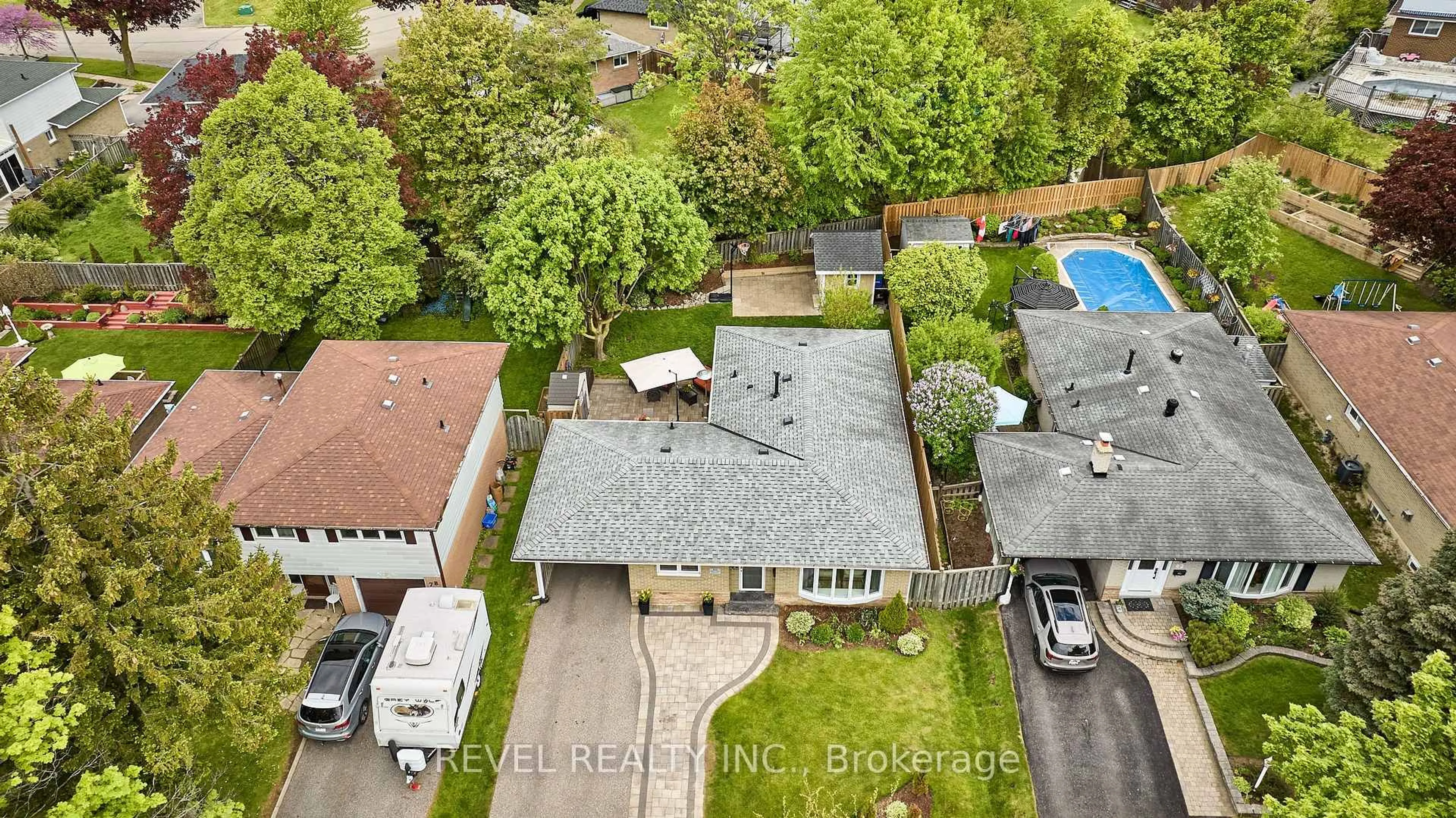 A pic from outside/outdoor area/front of a property/back of a property/a pic from drone, street for 80 Clover Ridge Dr, Ajax Ontario L1S 1G7