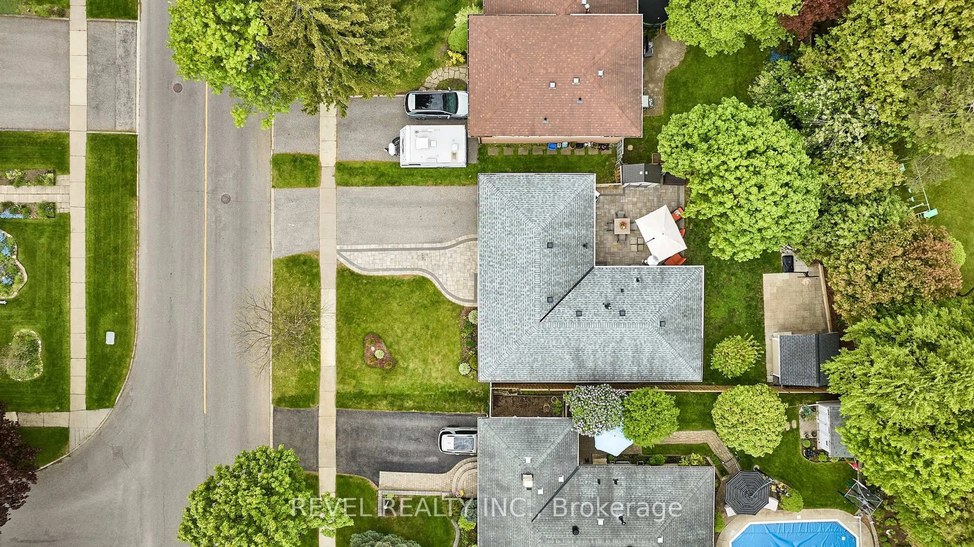 A pic from outside/outdoor area/front of a property/back of a property/a pic from drone, street for 80 Clover Ridge Dr, Ajax Ontario L1S 1G7