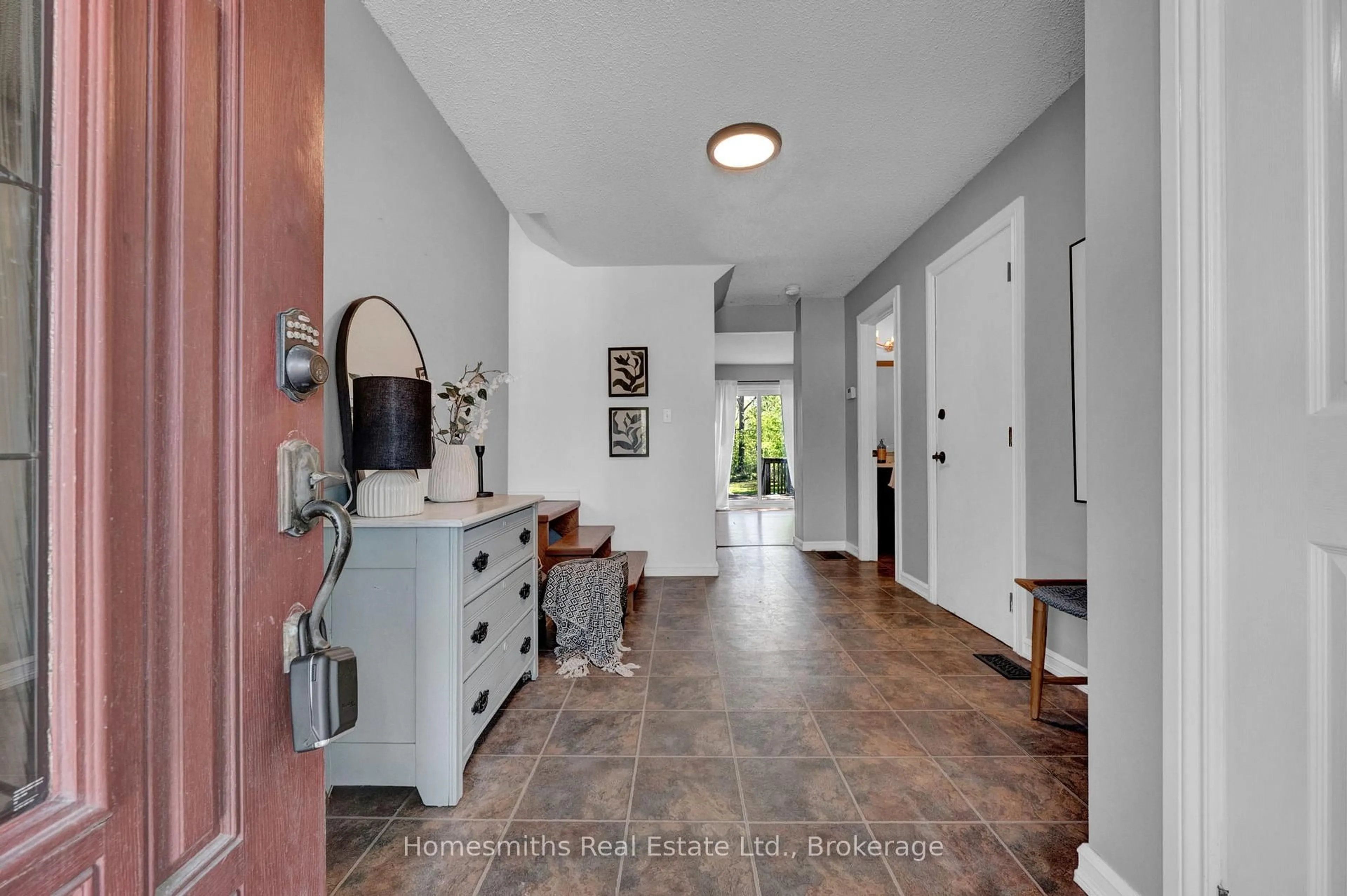 Indoor entryway for 15779 Simcoe St, Scugog Ontario L9L 1N5
