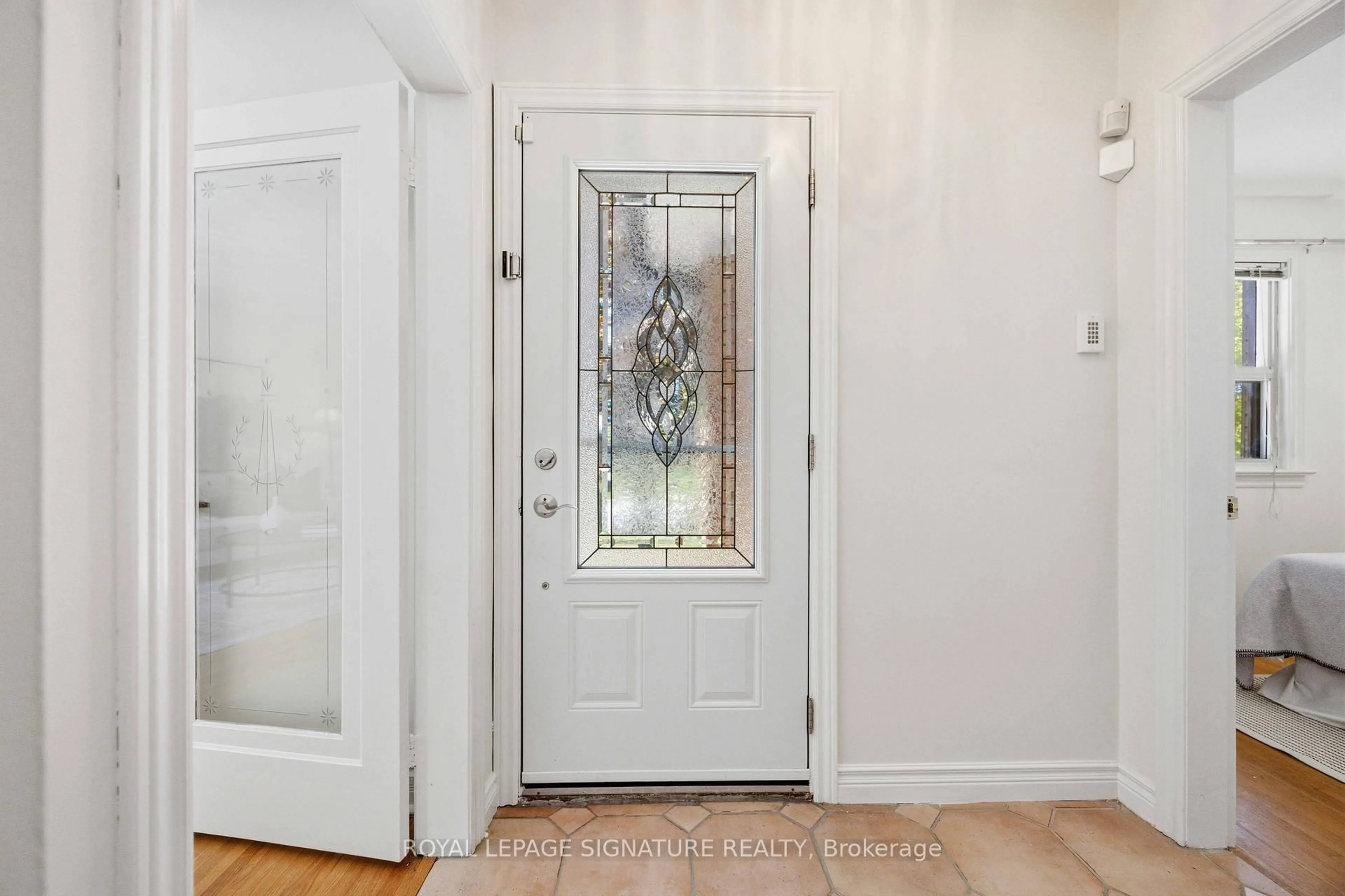 Indoor entryway for 37 Ivorwood Cres, Toronto Ontario M1R 2X6