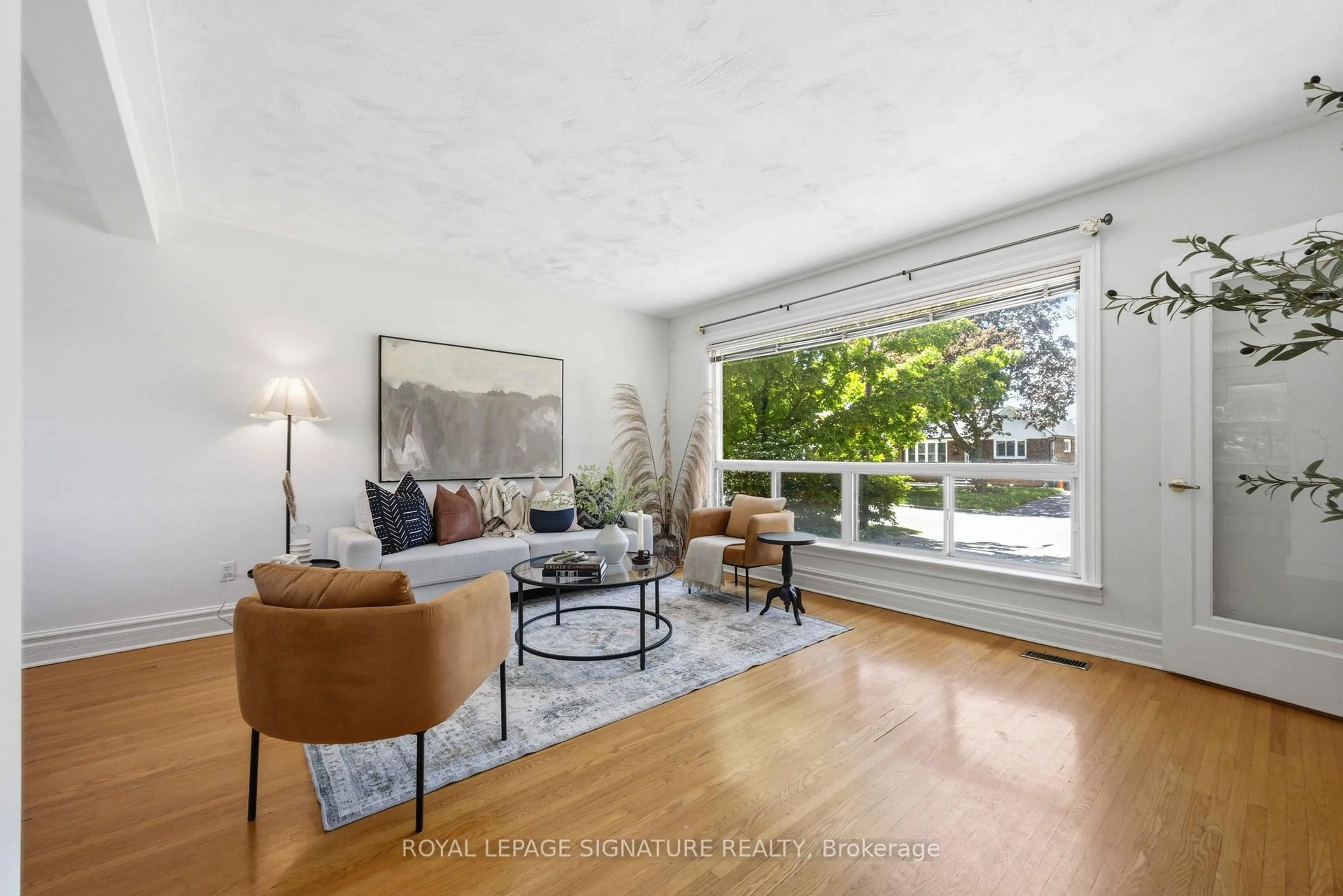 Living room with furniture, unknown for 37 Ivorwood Cres, Toronto Ontario M1R 2X6