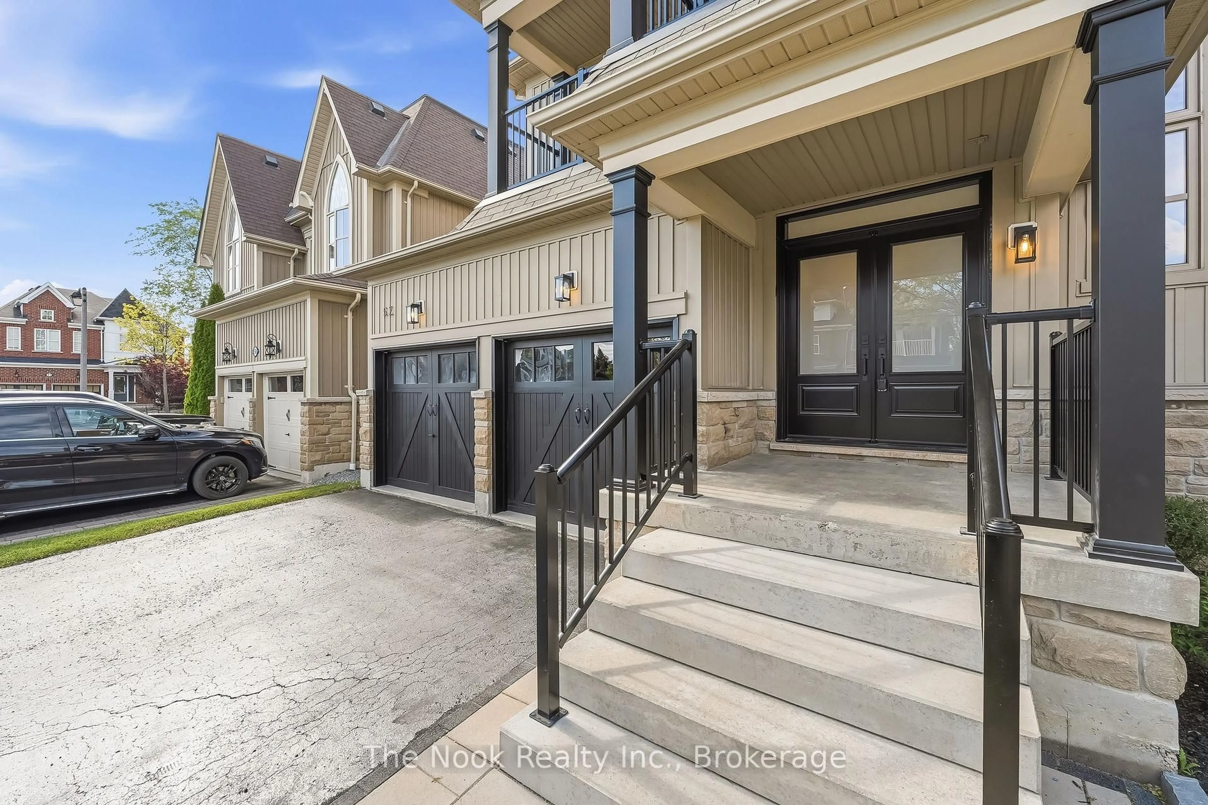 Indoor entryway for 52 Nightingale Cres, Whitby Ontario L1M 0H4