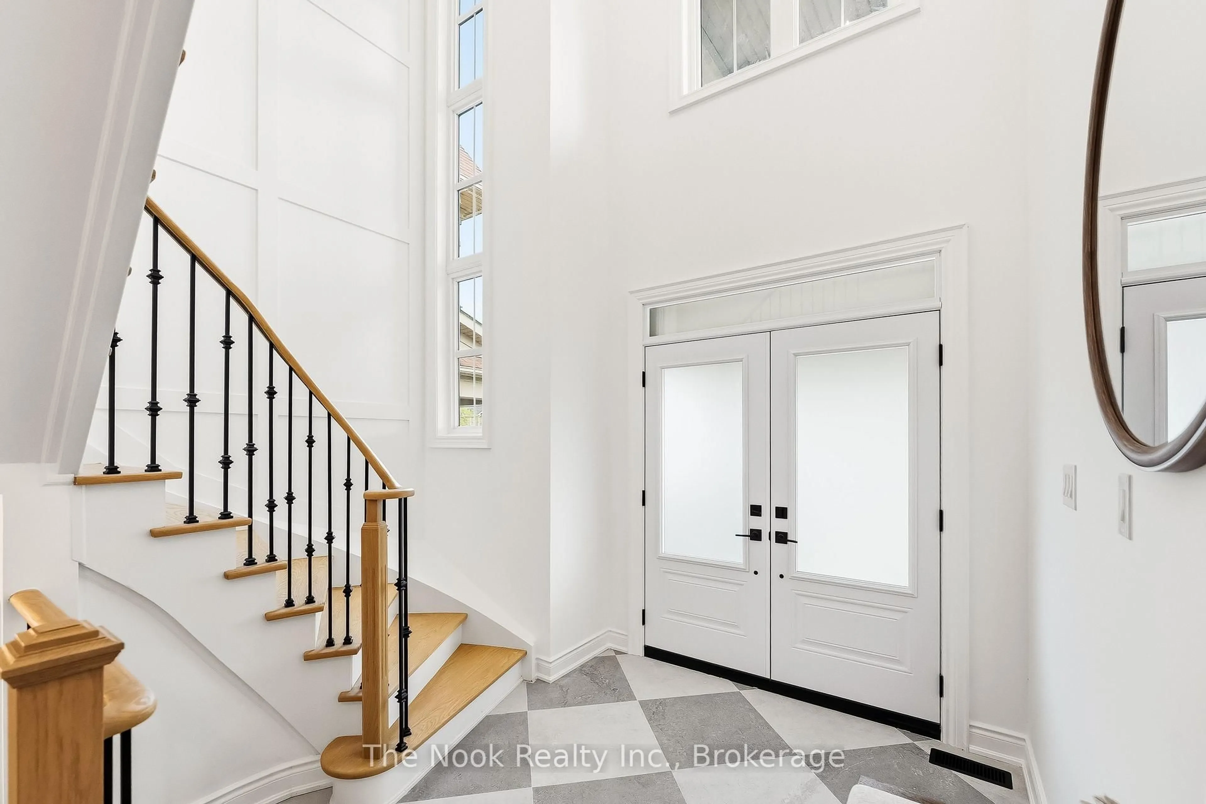 Indoor foyer for 52 Nightingale Cres, Whitby Ontario L1M 0H4