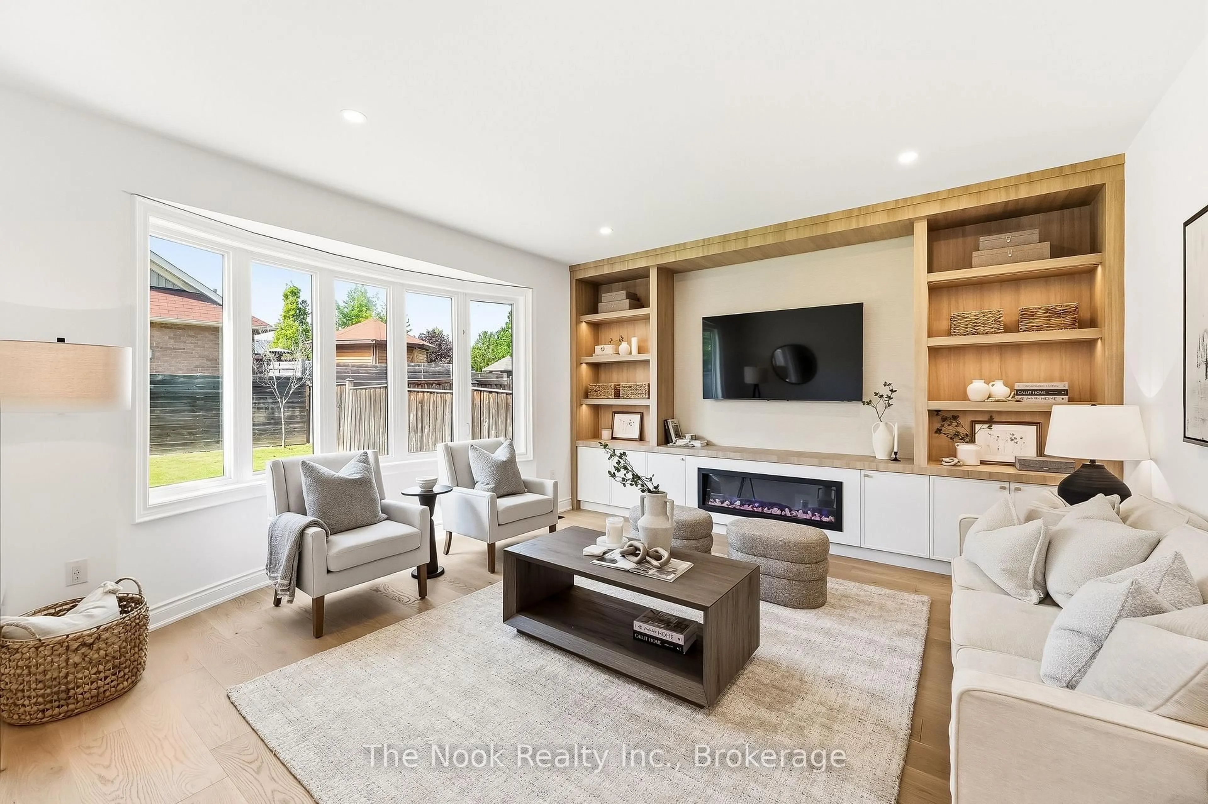 Living room with furniture, unknown for 52 Nightingale Cres, Whitby Ontario L1M 0H4
