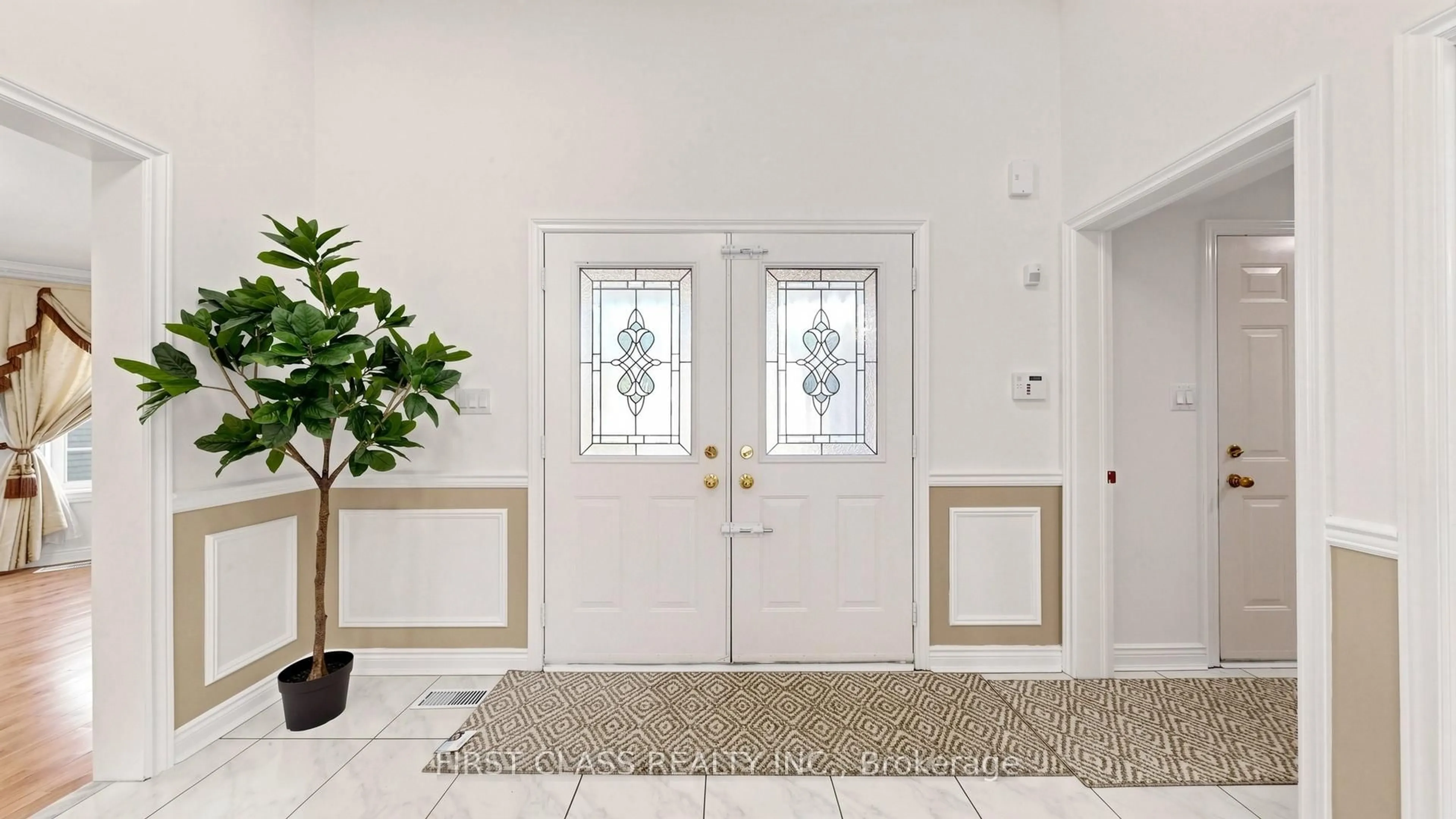 Indoor entryway for 17 Cross Hill Rd, Toronto Ontario M1T 3E3