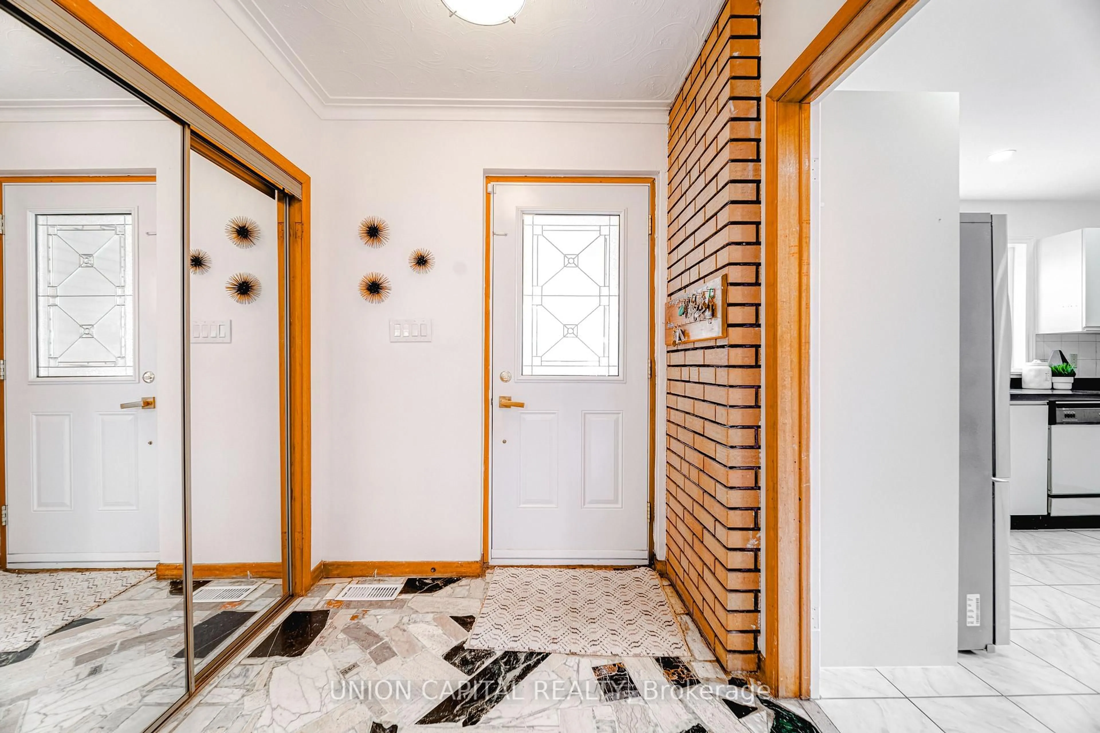 Indoor entryway for 483 Huntingwood Dr, Toronto Ontario M1W 1G5