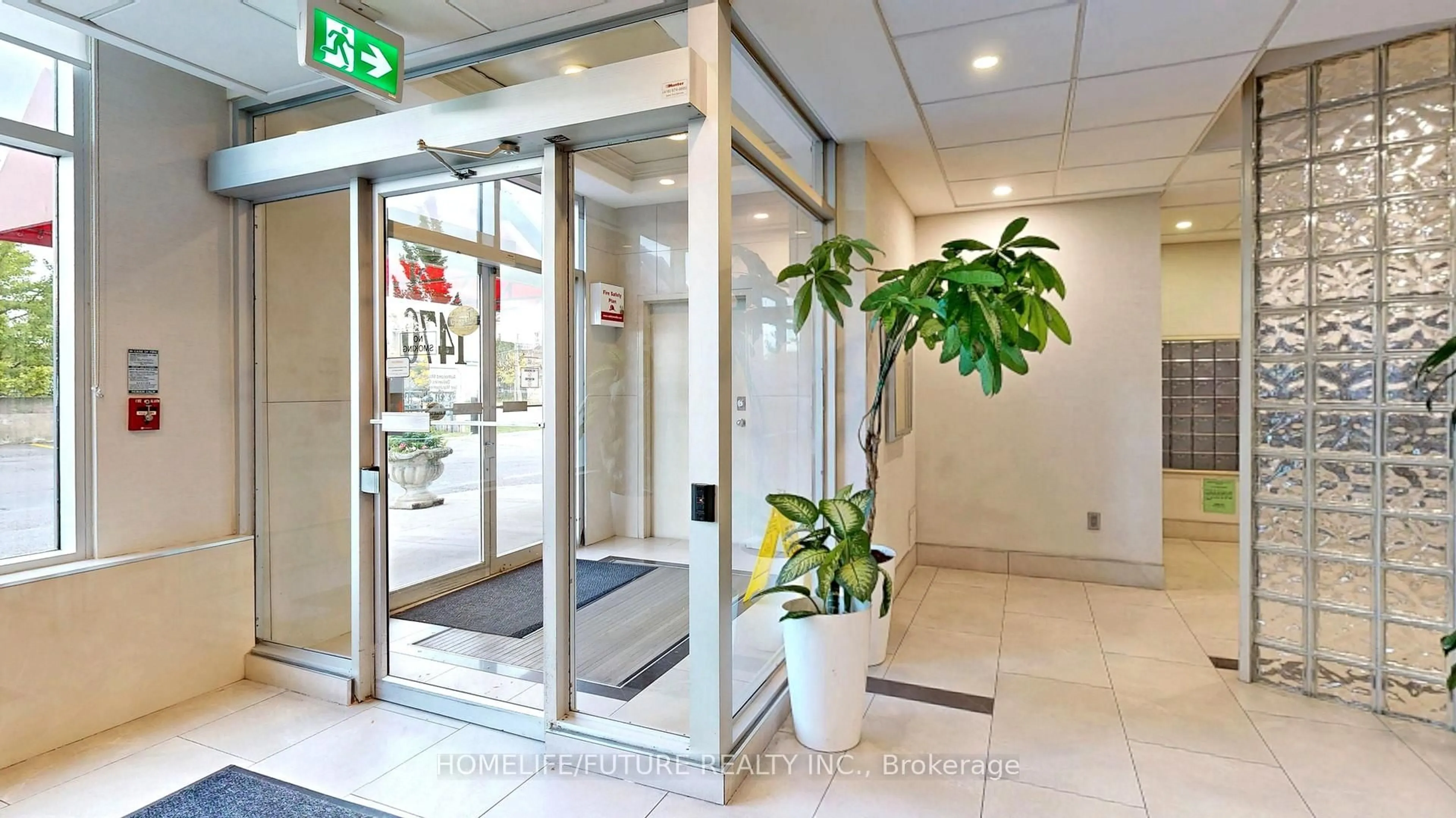 Indoor foyer for 1470 Midland Ave #1506, Toronto Ontario M1P 4Z4