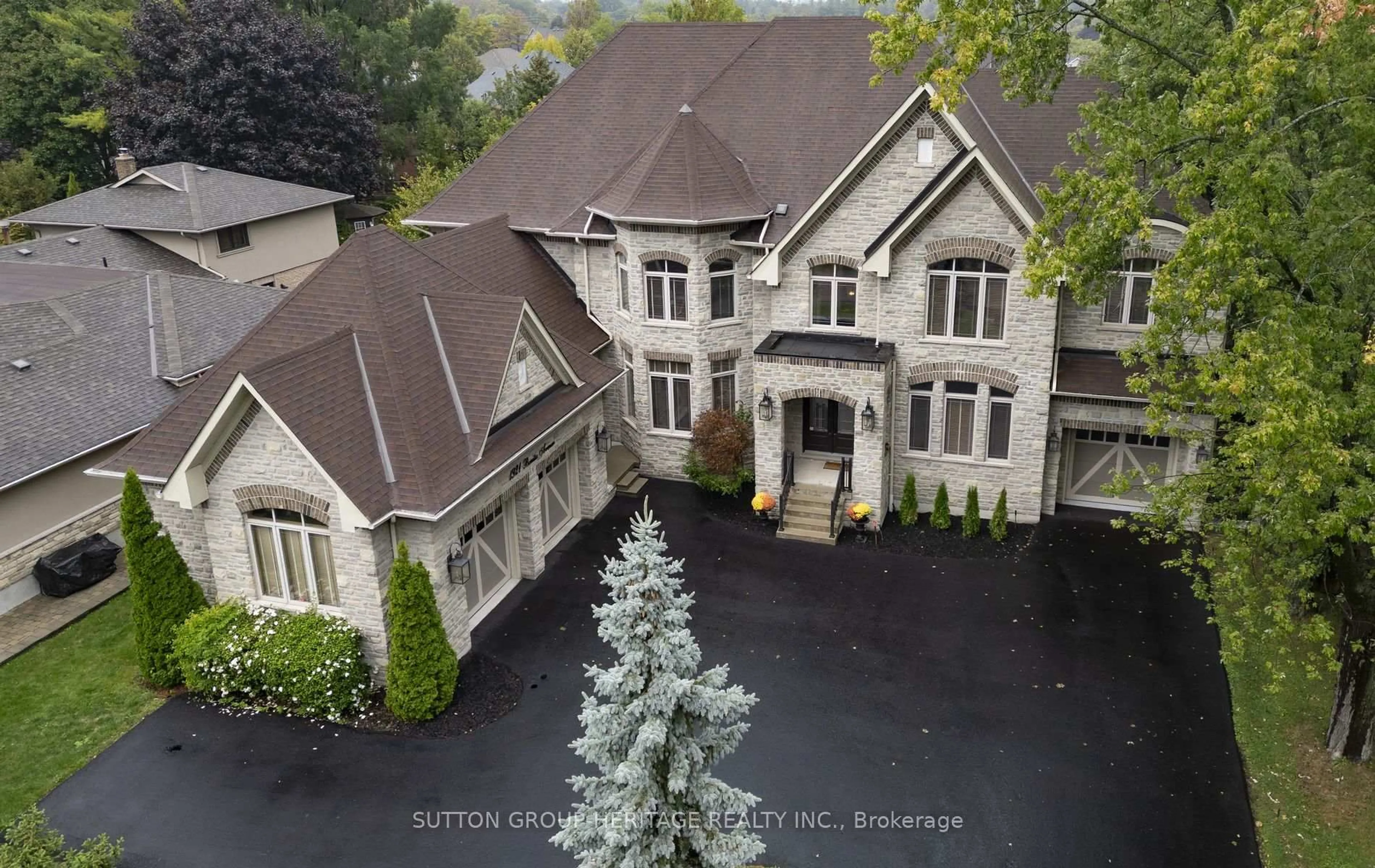 A pic from outside/outdoor area/front of a property/back of a property/a pic from drone, unknown for 1921 Bonita Ave, Pickering Ontario L1V 3N1