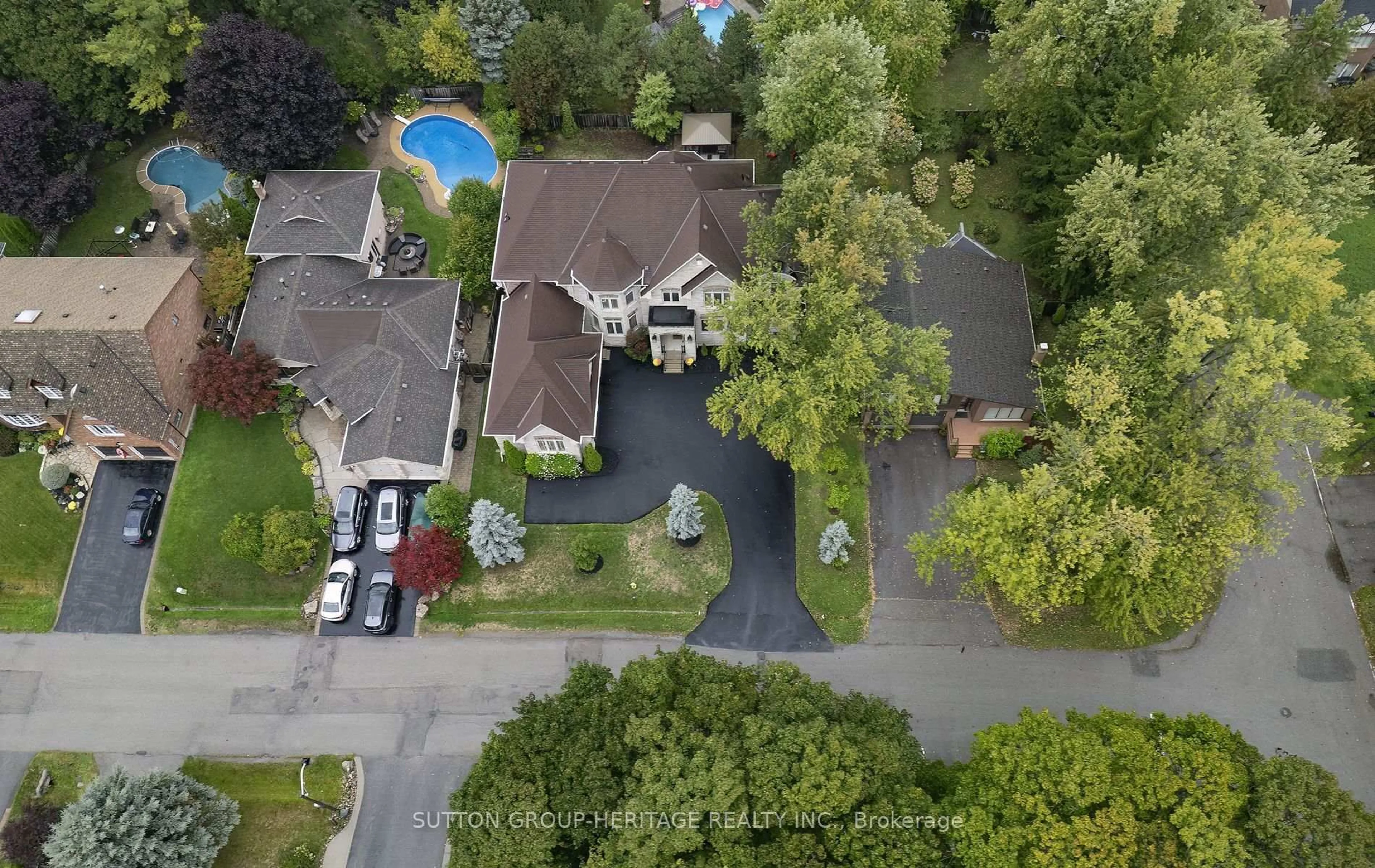 A pic from outside/outdoor area/front of a property/back of a property/a pic from drone, street for 1921 Bonita Ave, Pickering Ontario L1V 3N1