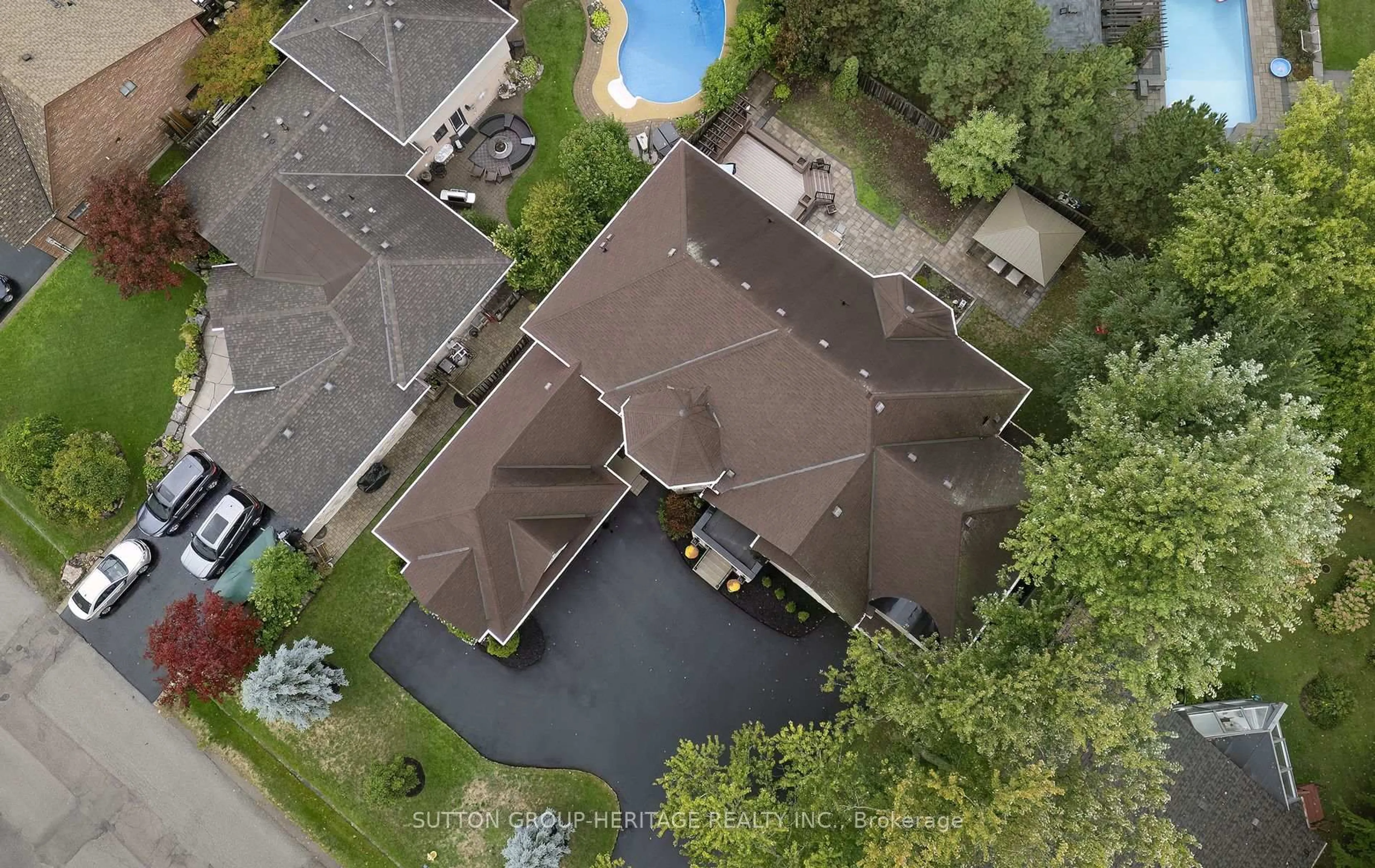A pic from outside/outdoor area/front of a property/back of a property/a pic from drone, unknown for 1921 Bonita Ave, Pickering Ontario L1V 3N1