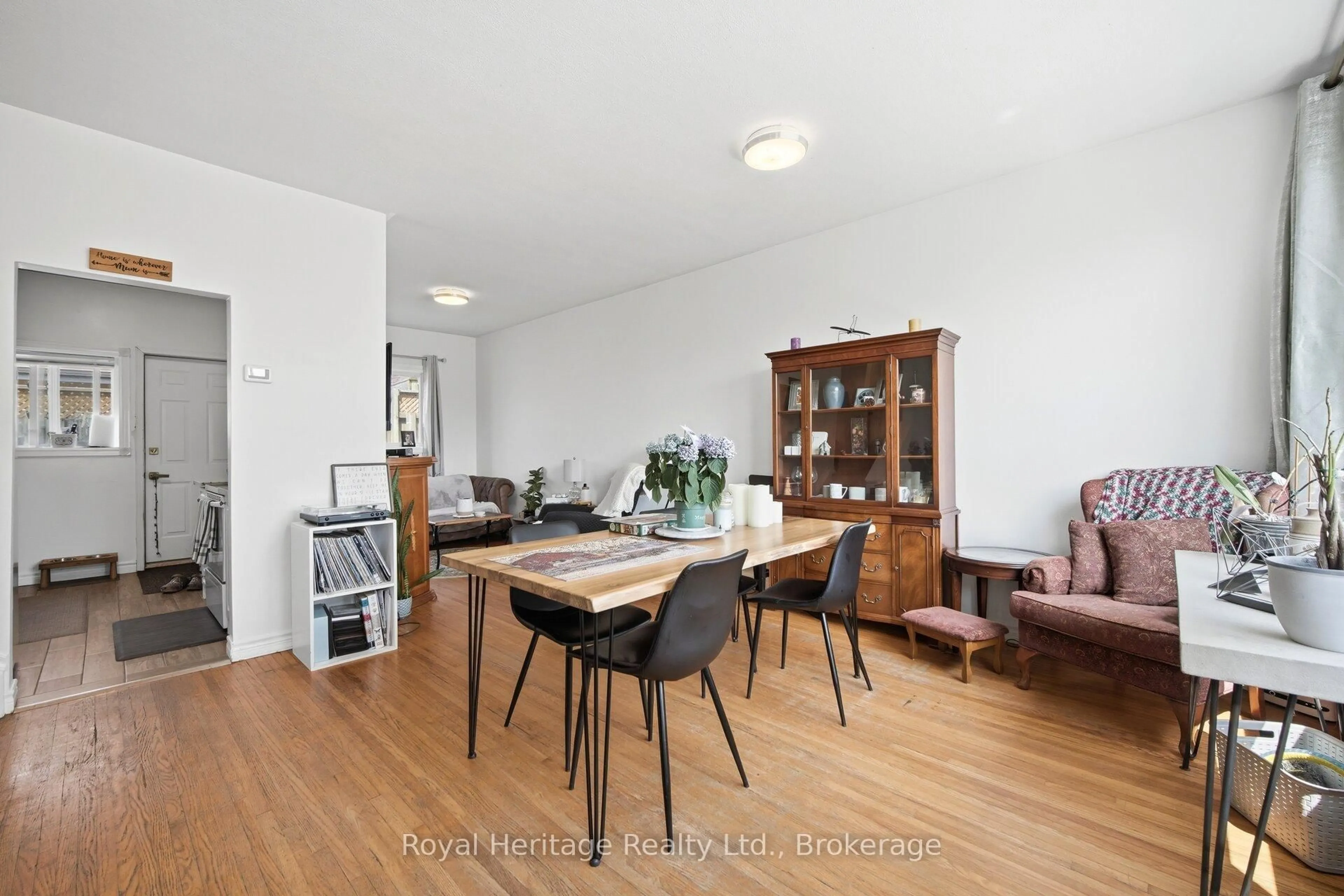 Dining room, wood/laminate floor for 1546 Lakemount St, Oshawa Ontario L1J 3Y2