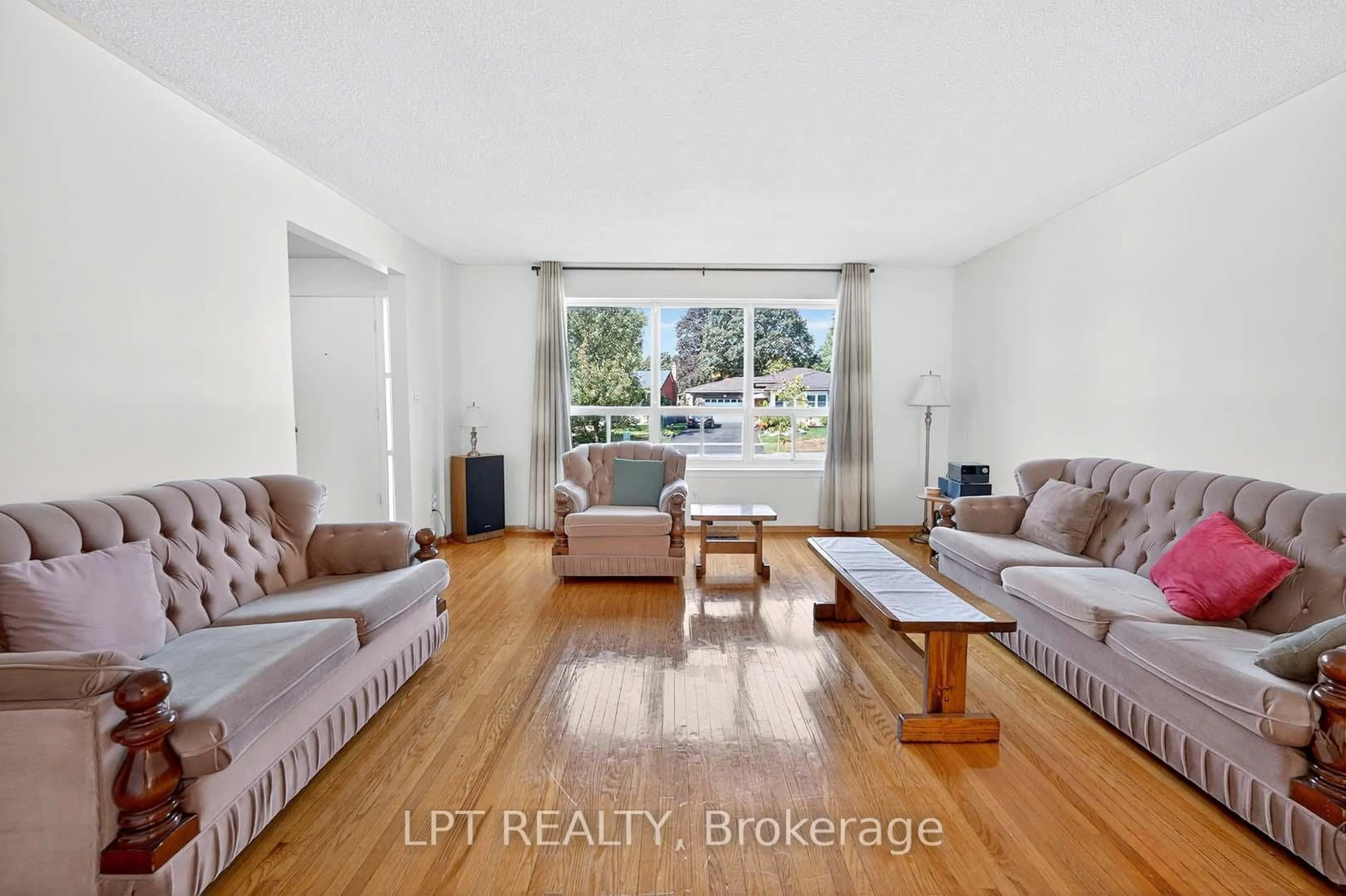 Living room with furniture, wood/laminate floor for 49 Kentish Cres, Toronto Ontario M1S 2Z3