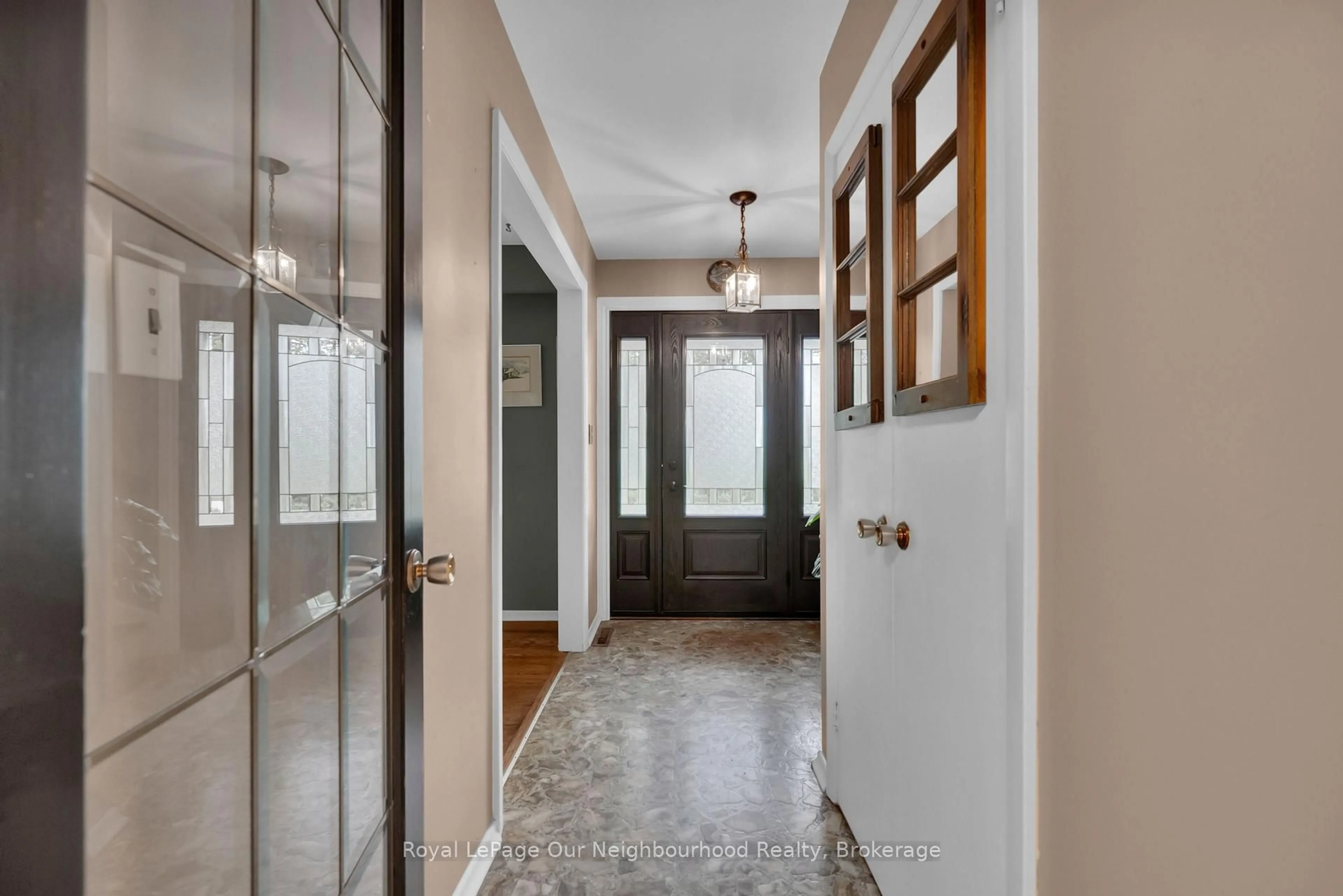 Indoor entryway for 7061 Carscadden Rd, Clarington Ontario L0B 1M0