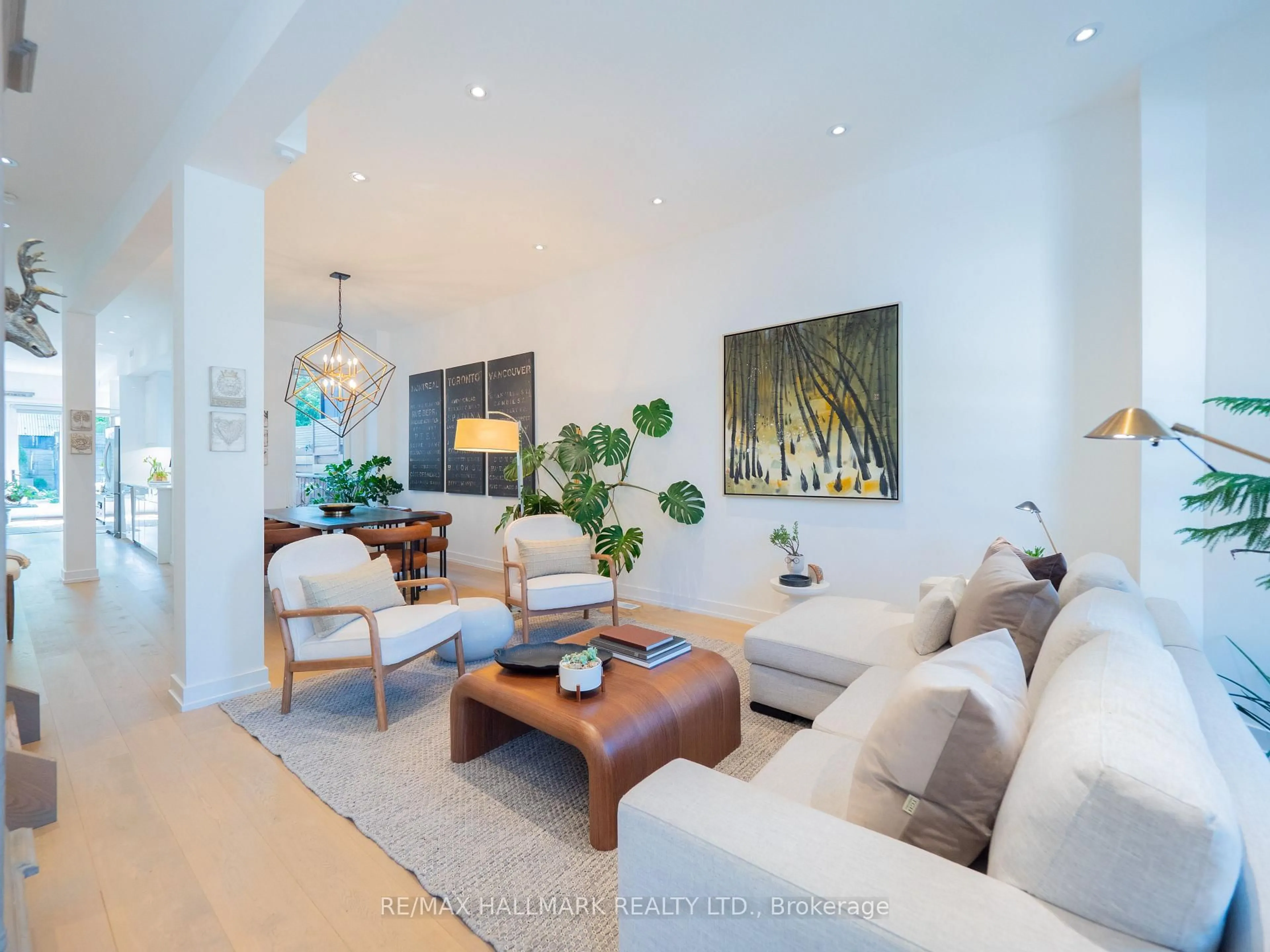 Living room with furniture, unknown for 199 Boulton Ave, Toronto Ontario M4M 2J8