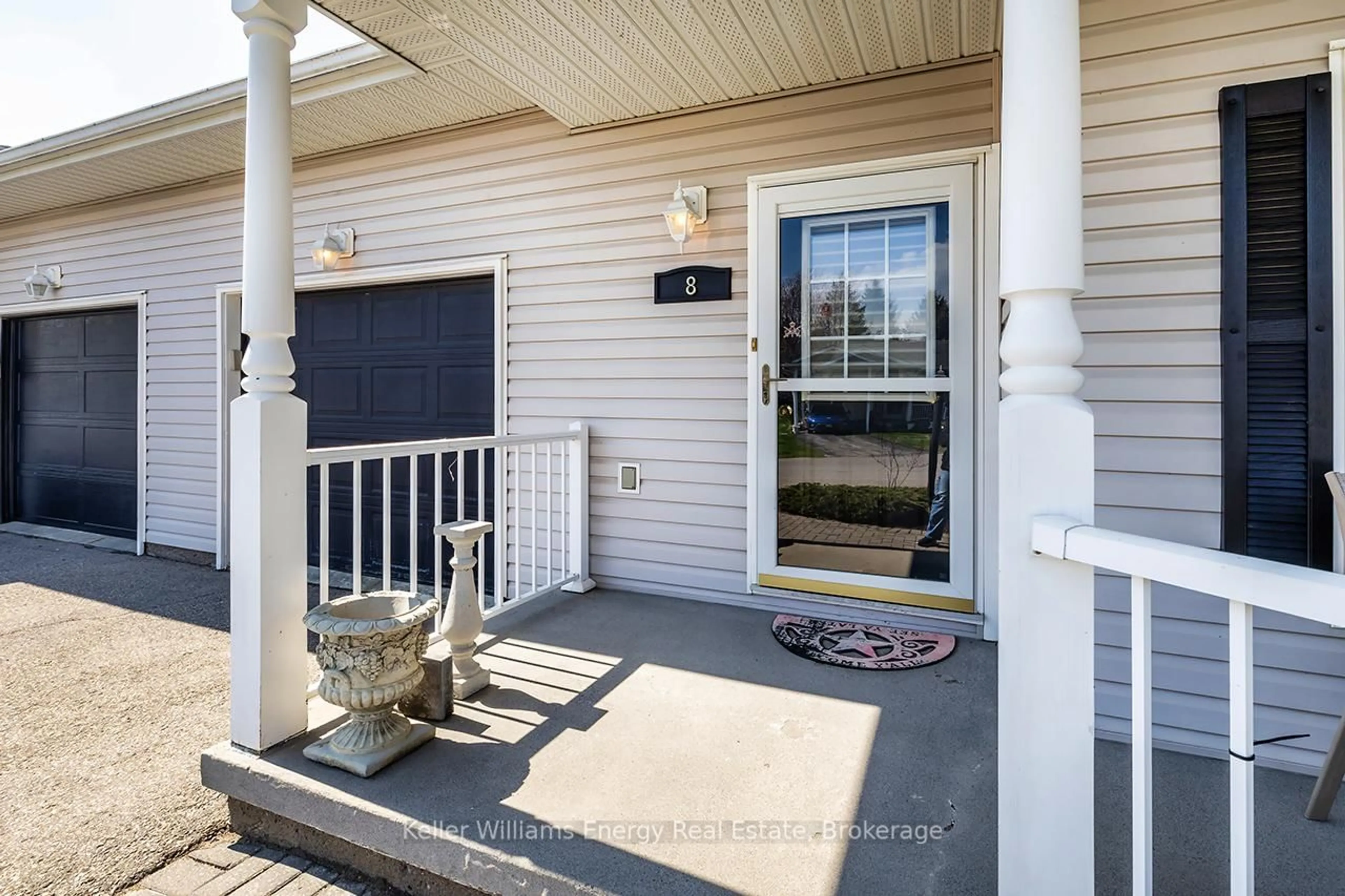 Unknown for 8 Hinkley Tr, Clarington Ontario L1B 1P4
