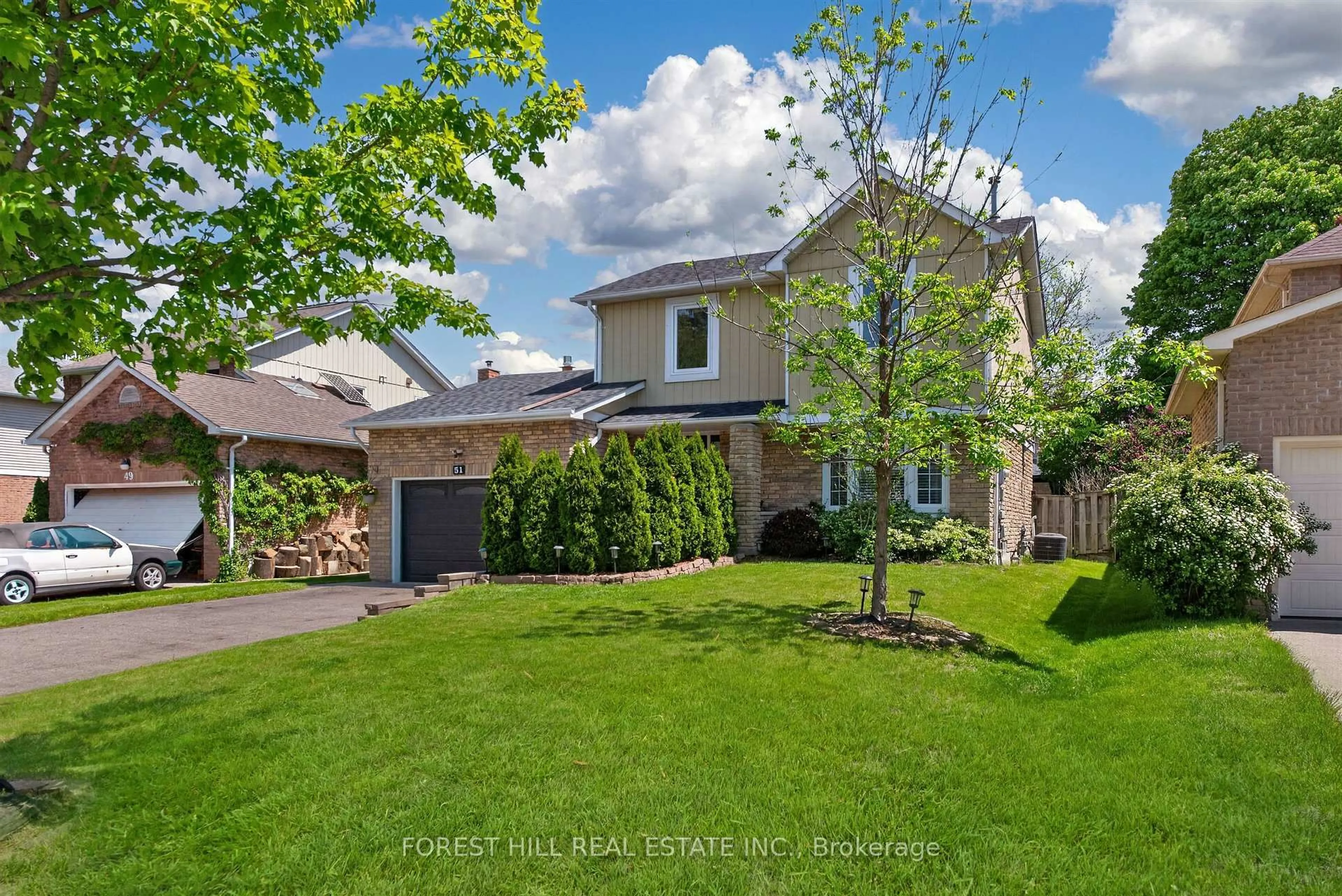 A pic from outside/outdoor area/front of a property/back of a property/a pic from drone, street for 51 Winston Cres, Whitby Ontario L1N 6Y3