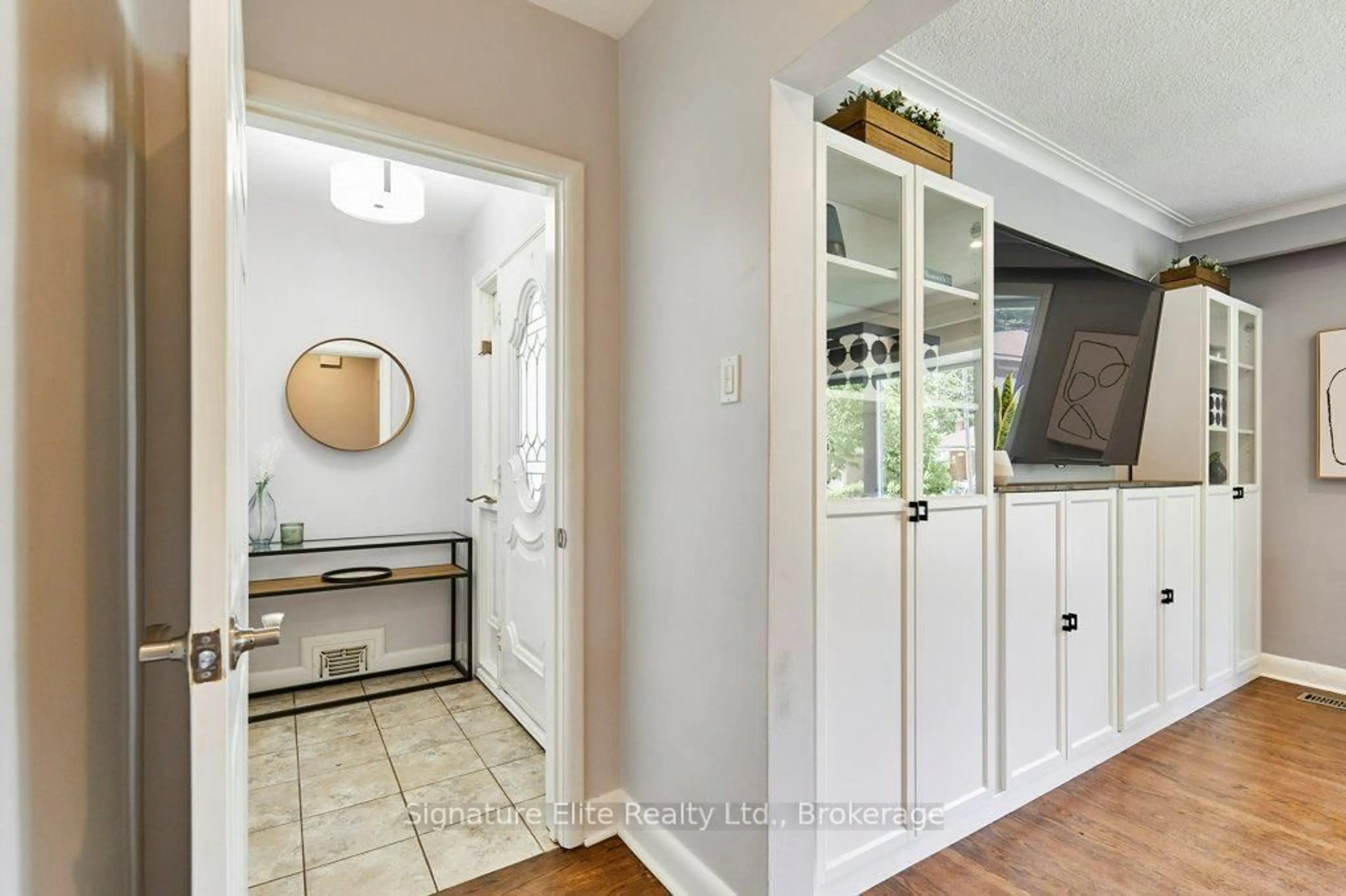 Indoor entryway for 278 Chine Dr, Toronto Ontario M1M 2L8
