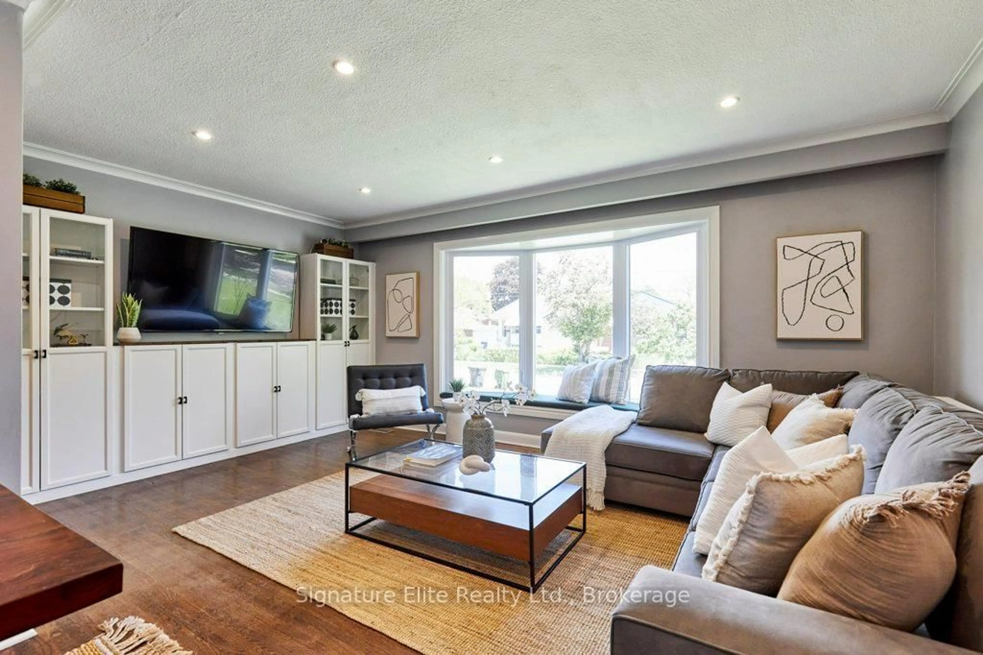 Living room with furniture, unknown for 278 Chine Dr, Toronto Ontario M1M 2L8