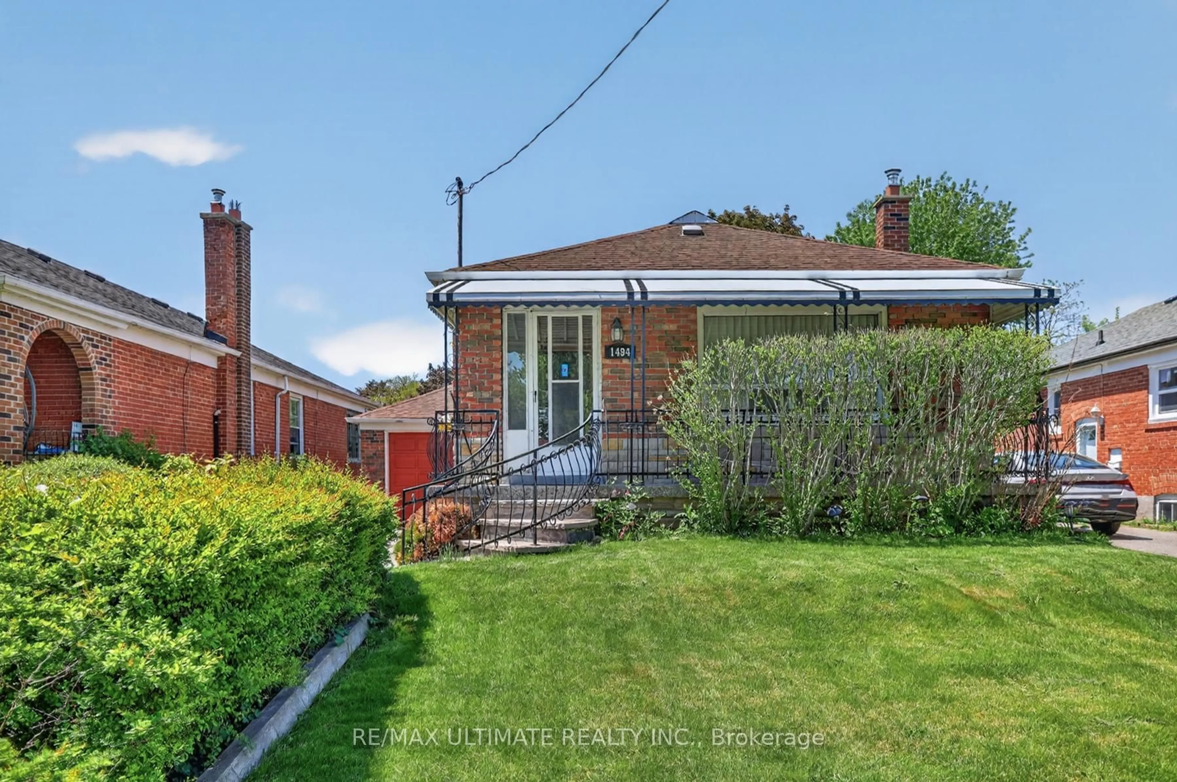 A pic from outside/outdoor area/front of a property/back of a property/a pic from drone, street for 1494 Danforth Rd, Toronto Ontario M1J 1H7