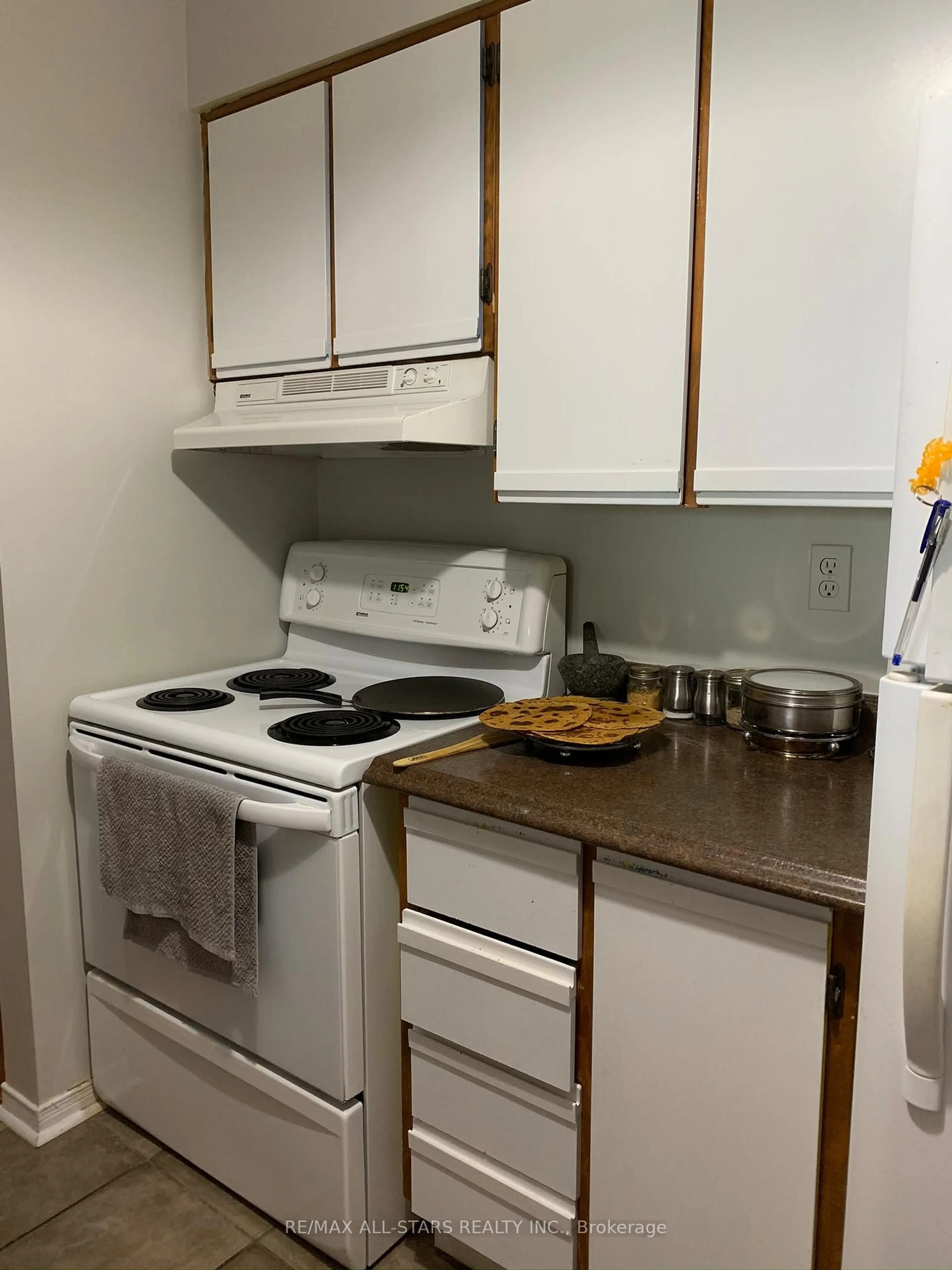 Standard kitchen, unknown for 10 Tapscott Rd #802, Toronto Ontario M1B 3L9