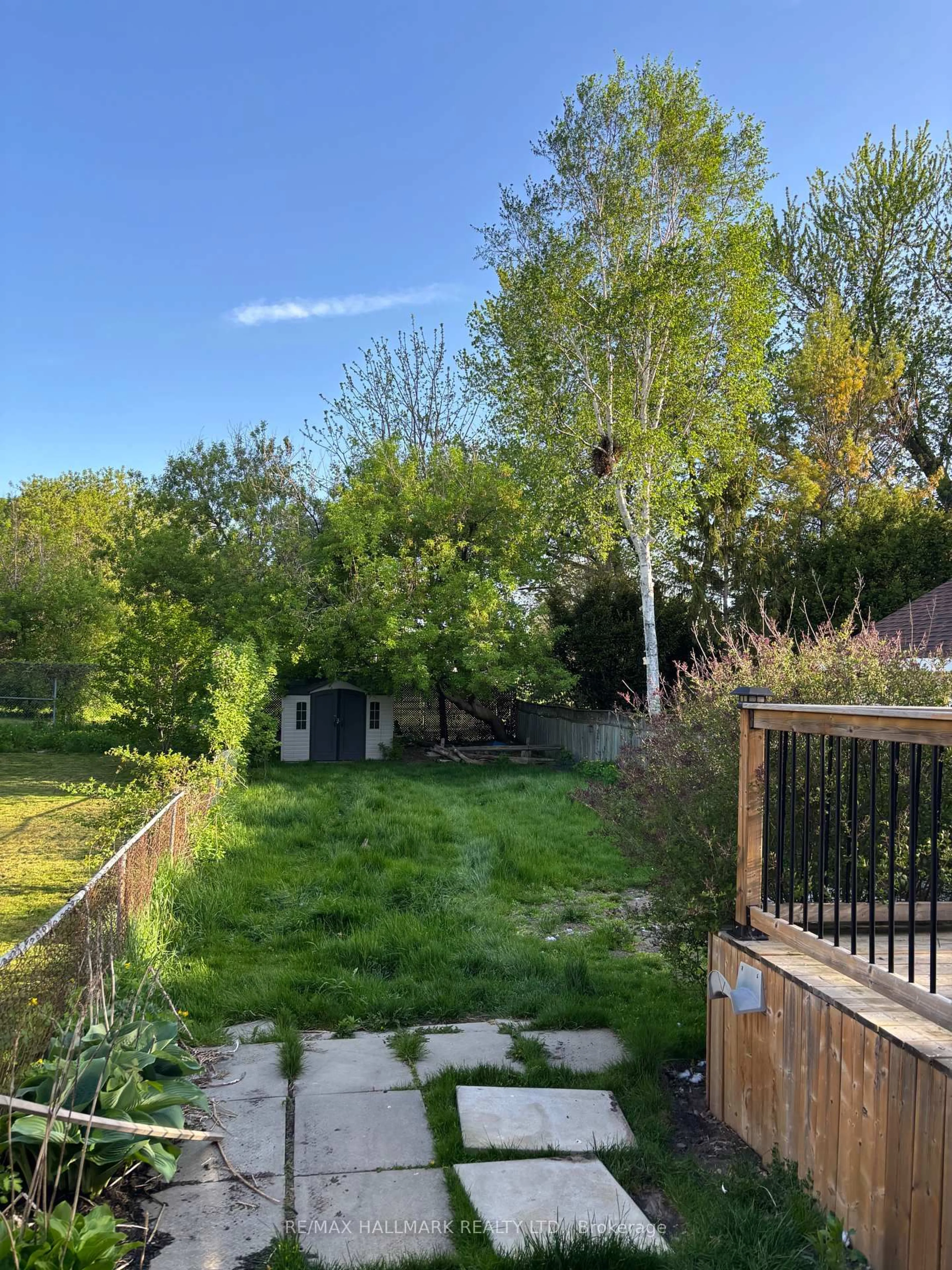 A pic from outside/outdoor area/front of a property/back of a property/a pic from drone, forest/trees view for 170 Elliott St, Oshawa Ontario L1J 2B1