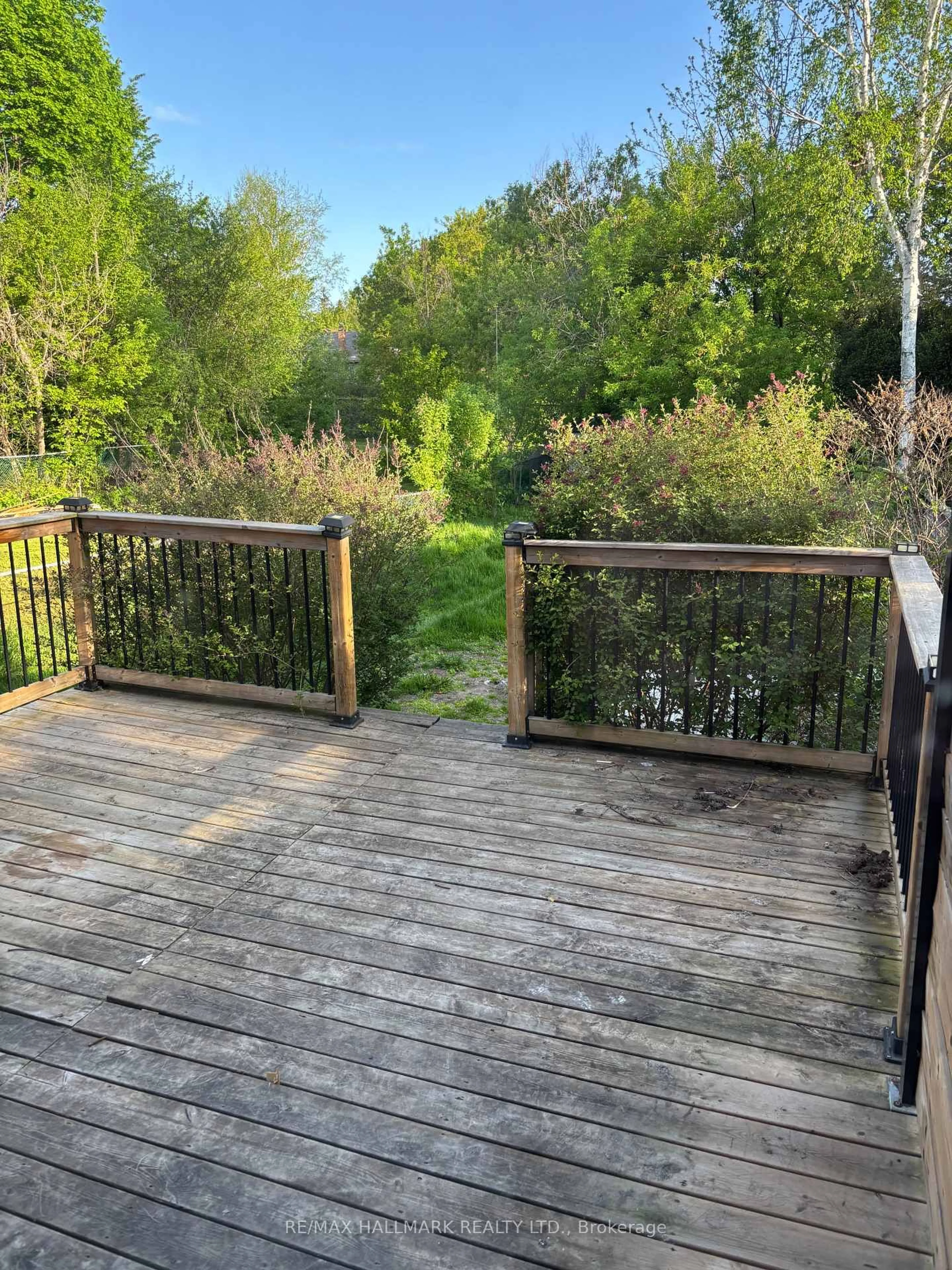 A pic from outside/outdoor area/front of a property/back of a property/a pic from drone, forest/trees view for 170 Elliott St, Oshawa Ontario L1J 2B1