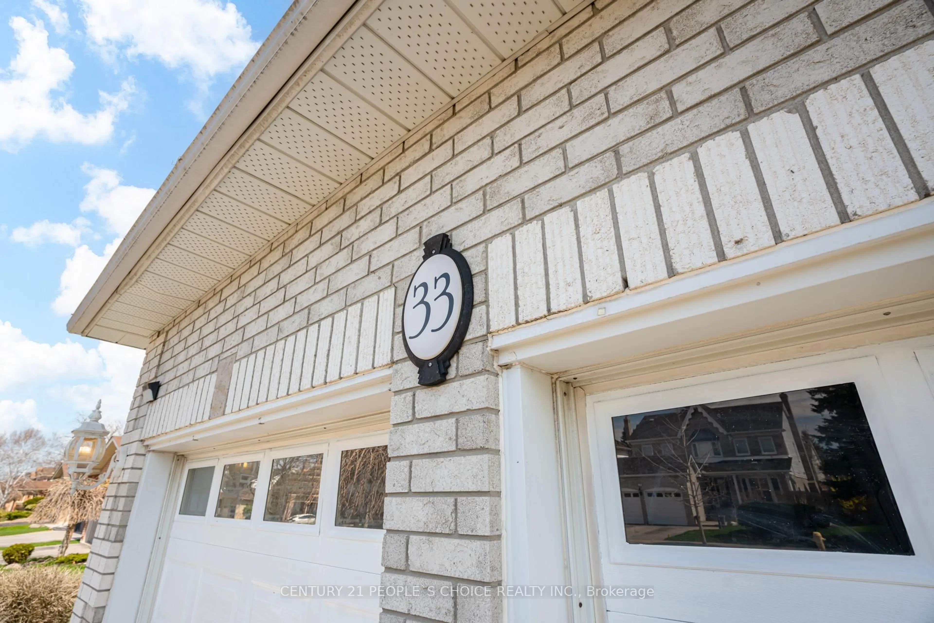 Unknown for 33 Billings St, Whitby Ontario L1N 9C1