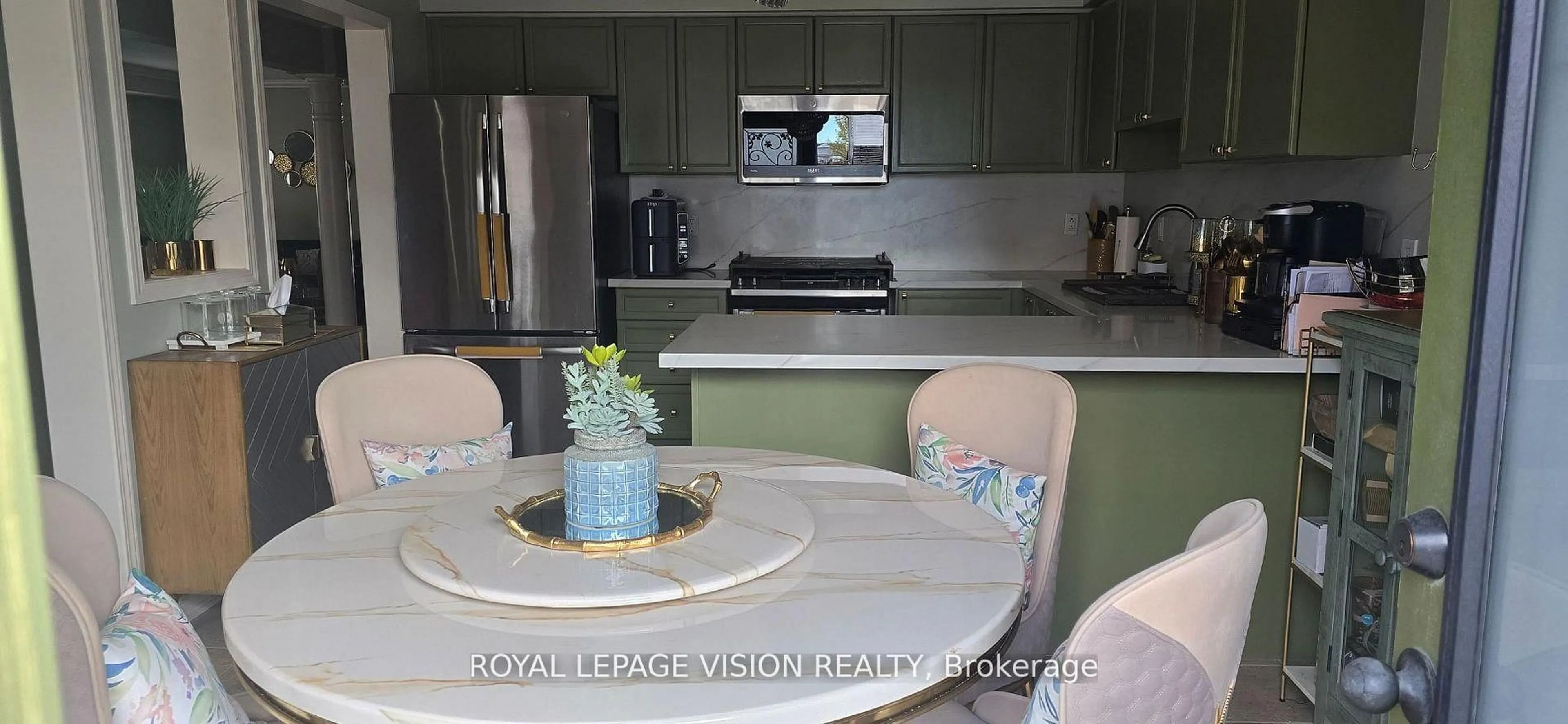 Open concept kitchen, unknown for 122 Medland Ave, Whitby Ontario L1P 1W7