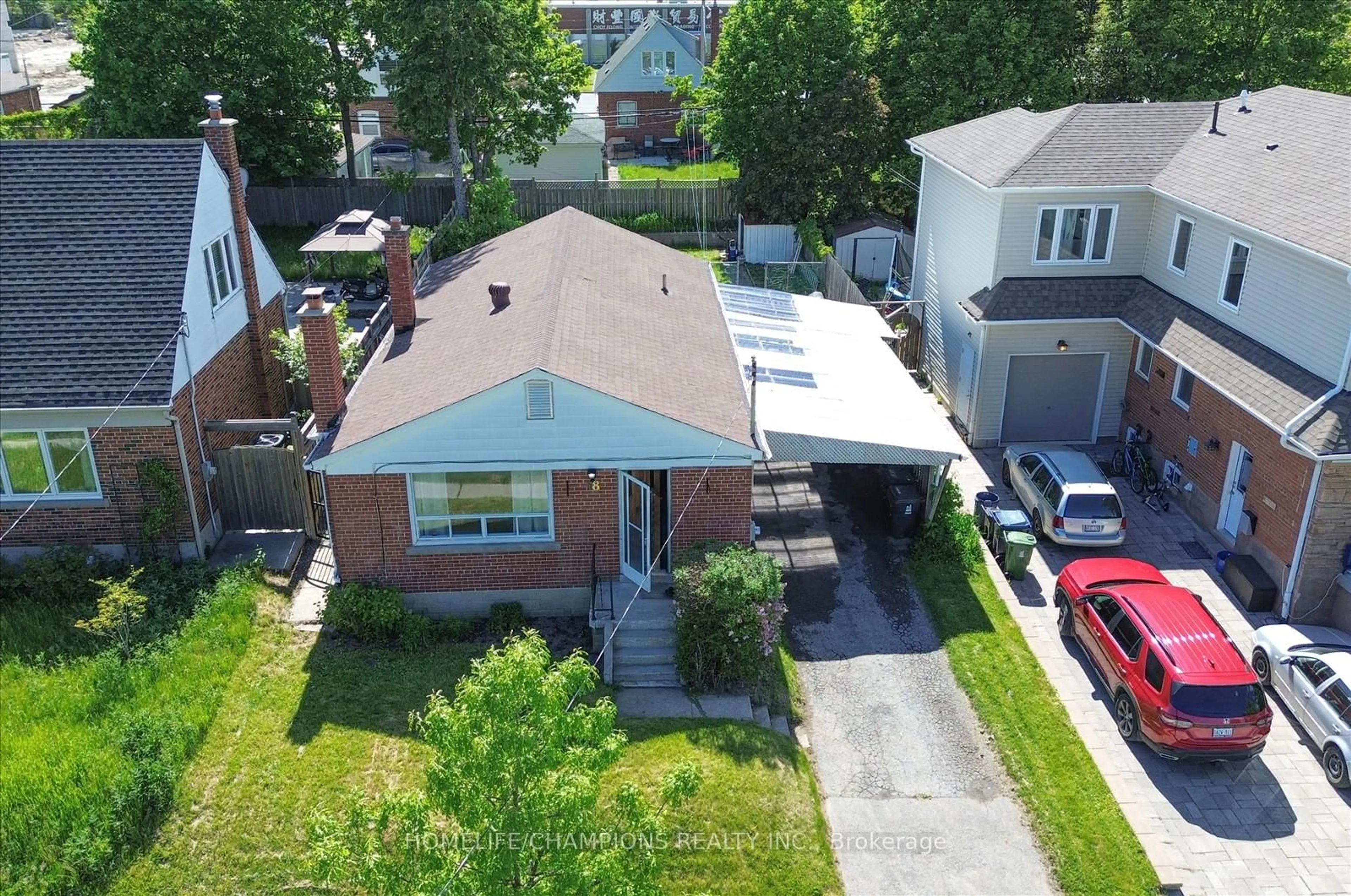 A pic from outside/outdoor area/front of a property/back of a property/a pic from drone, street for 18 Bergen Rd, Toronto Ontario M1P 1R9