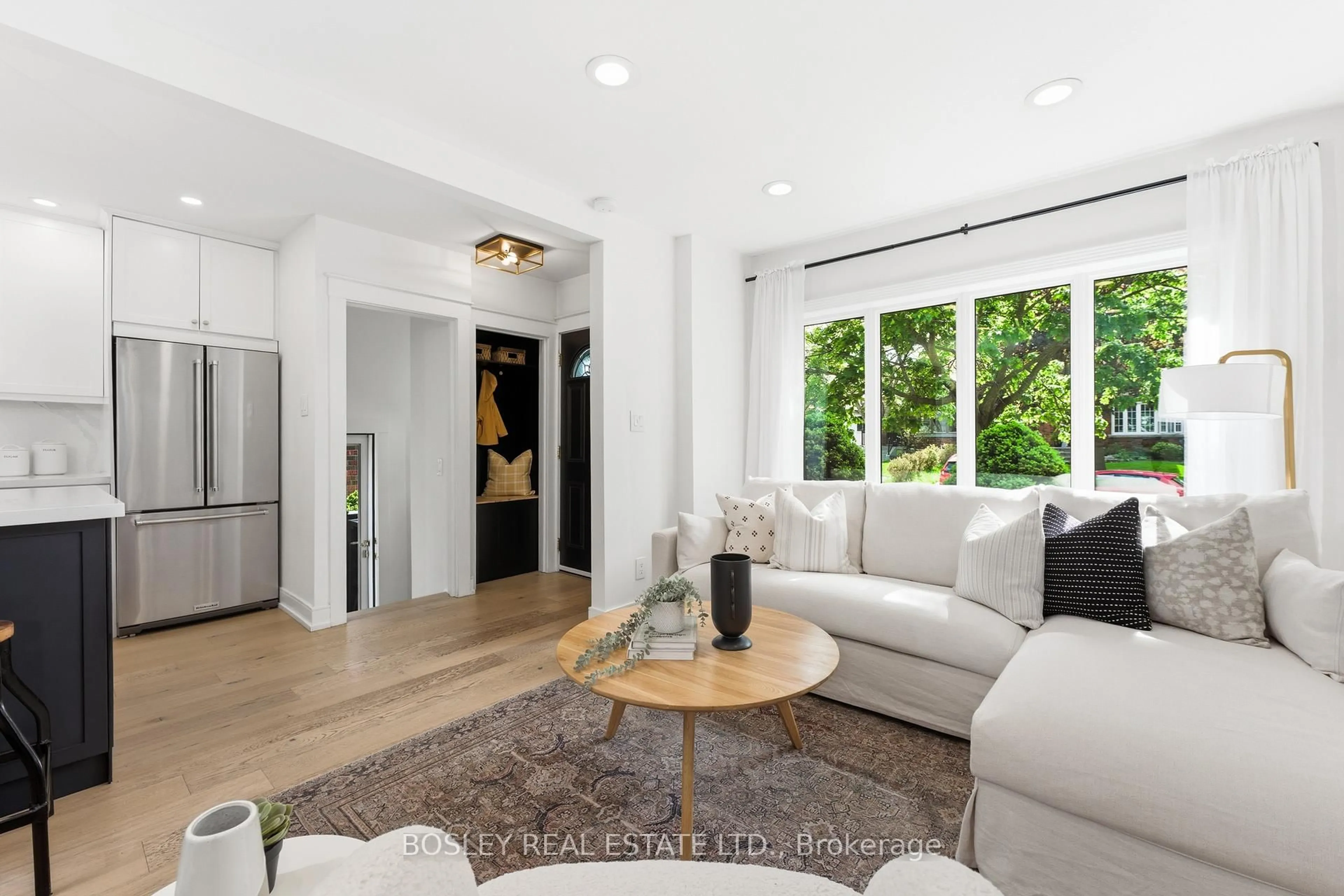 Living room with furniture, unknown for 39 White Birch Rd, Toronto Ontario M1N 3A7