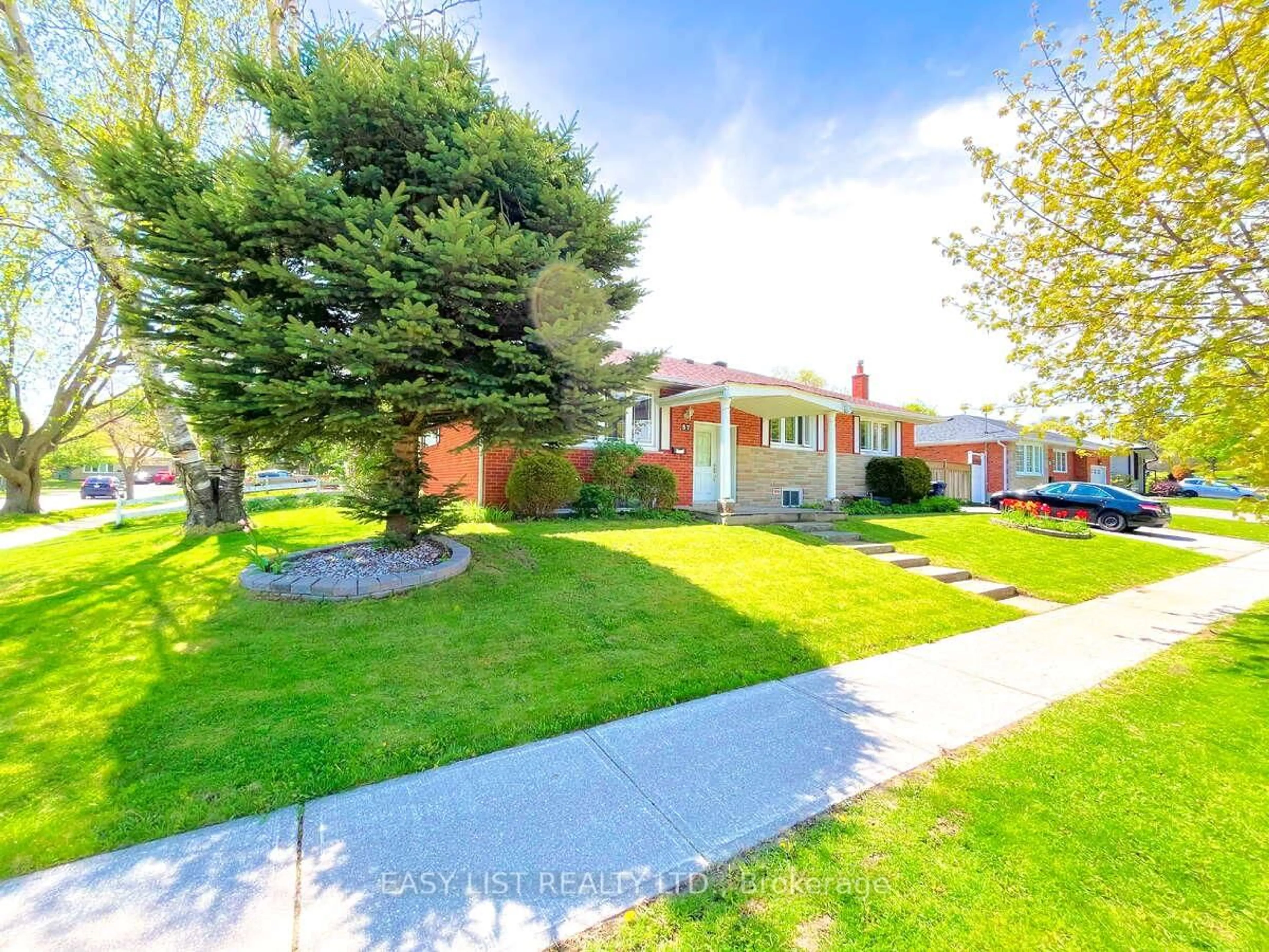 A pic from outside/outdoor area/front of a property/back of a property/a pic from drone, street for 57 Kilbride Rd, Toronto Ontario M1J 1X6