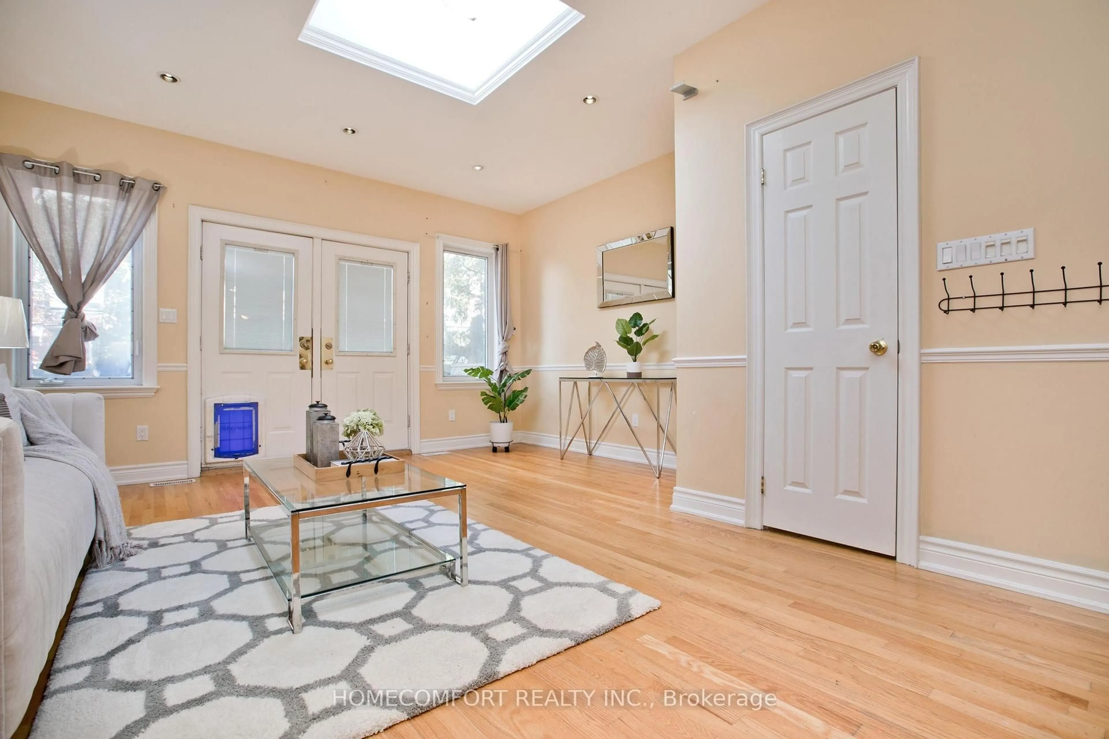 Indoor entryway for 62 Keystone Ave, Toronto Ontario M4C 1H4