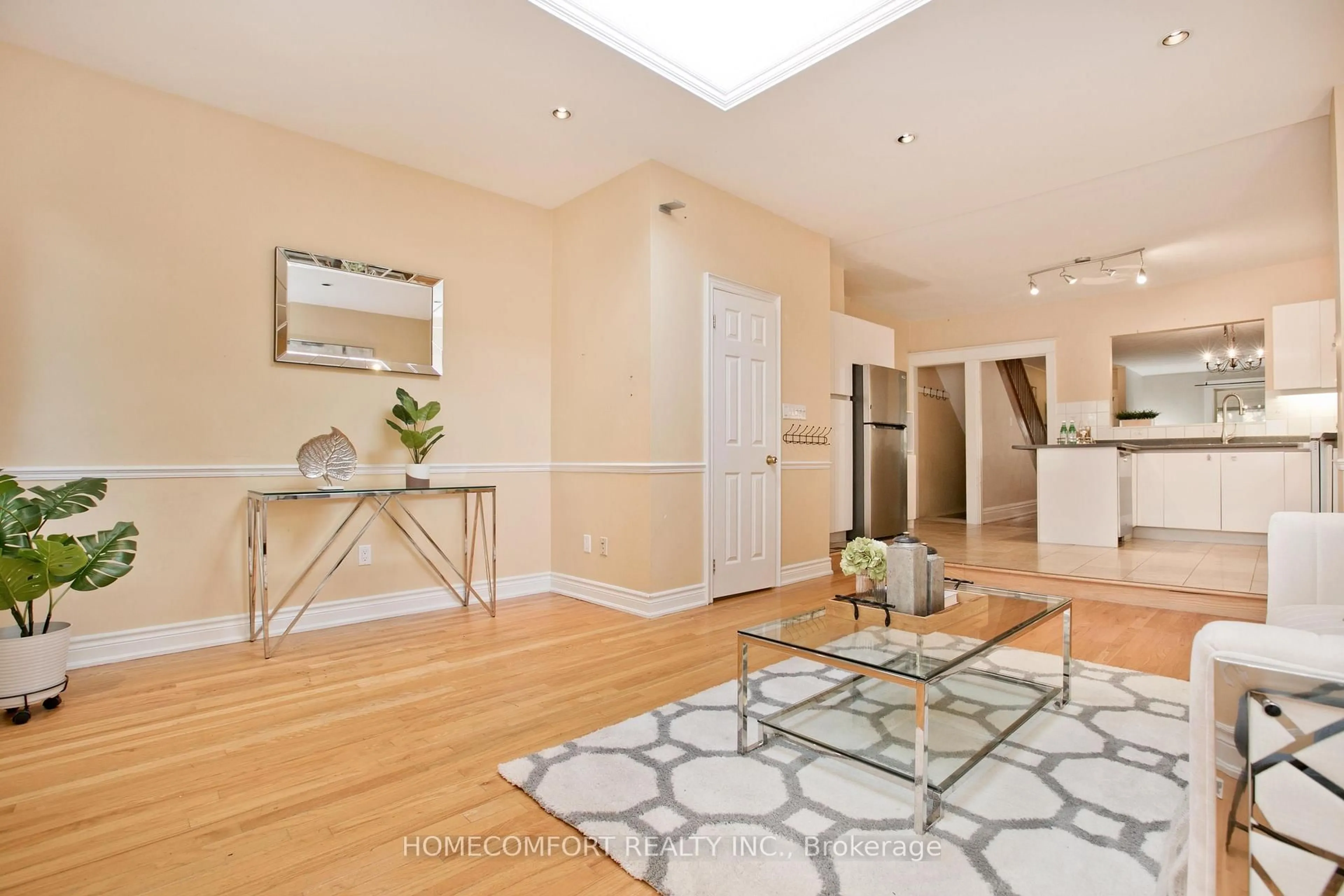 Indoor entryway for 62 Keystone Ave, Toronto Ontario M4C 1H4