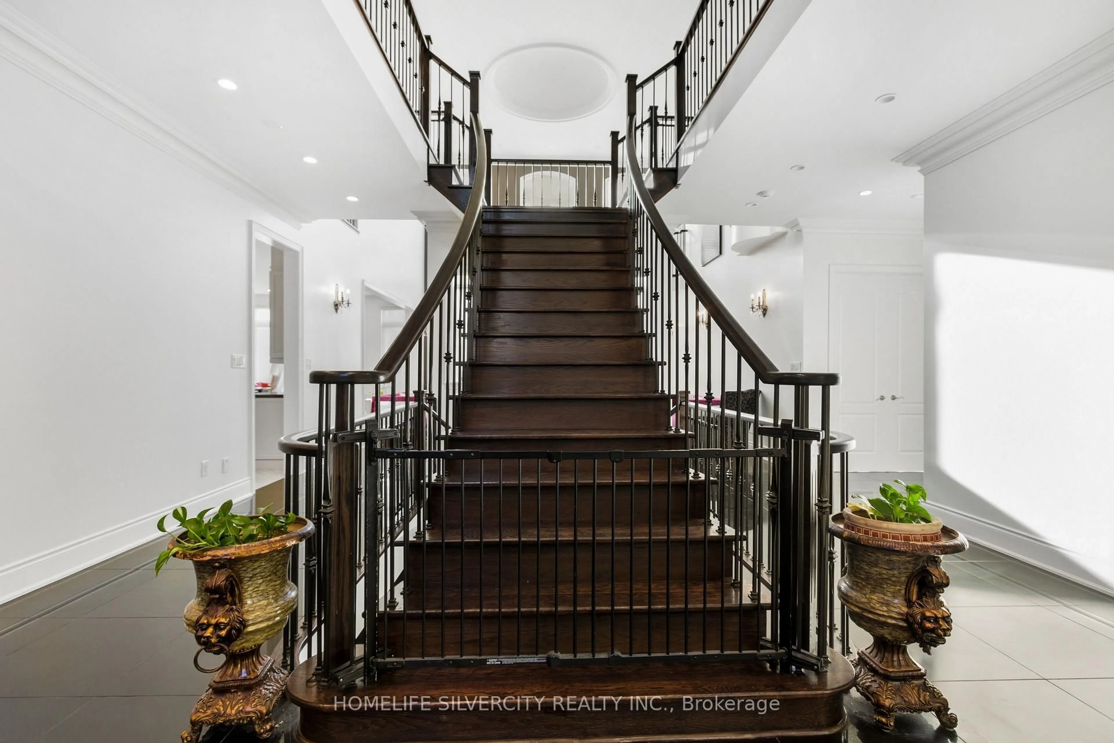 Indoor foyer for 492 Rougemount Dr, Pickering Ontario L1W 2B9