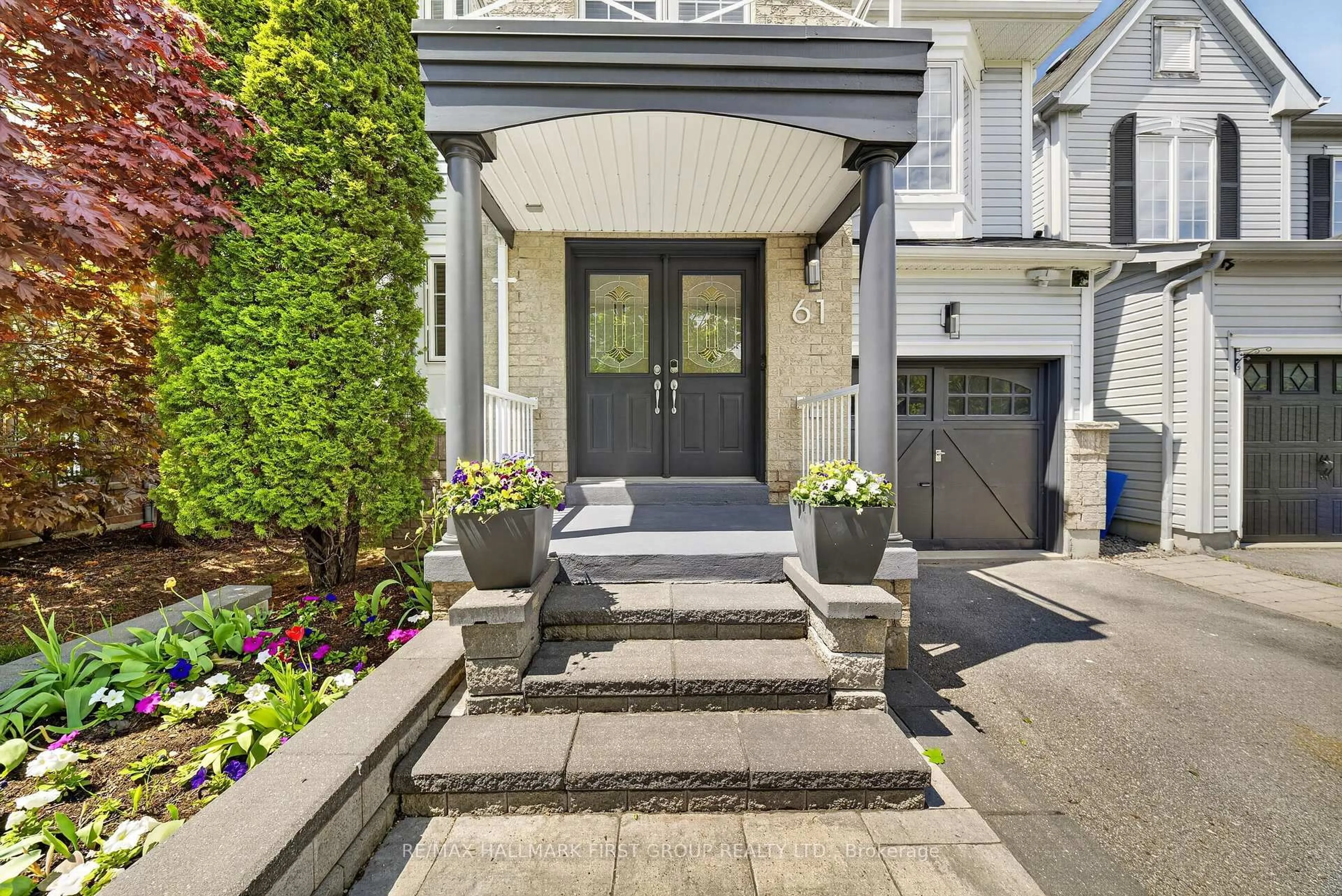 Indoor entryway for 61 Vanguard Dr, Whitby Ontario L1M 2P1