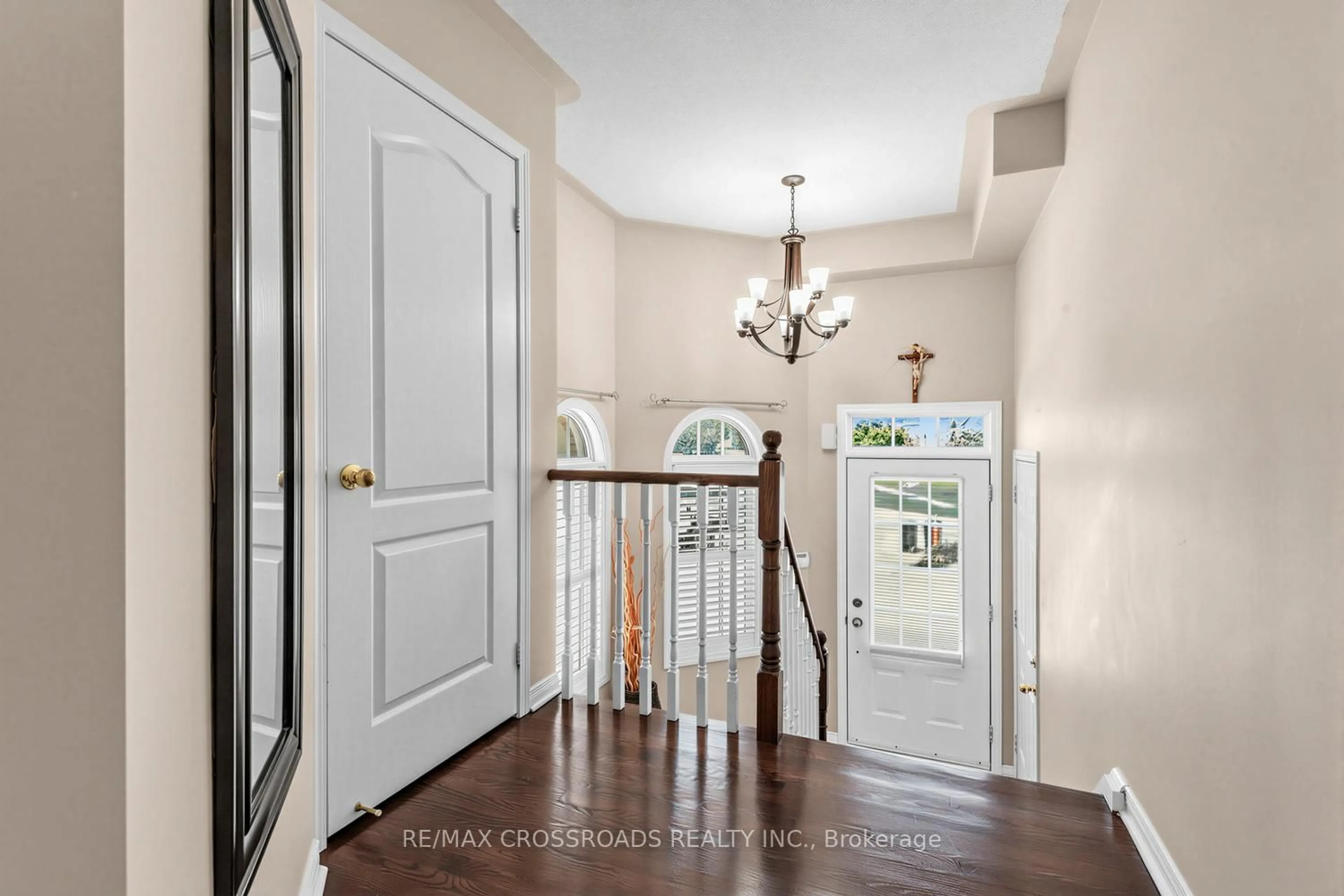 Indoor entryway for 47B Carrera Blvd, Toronto Ontario M1P 5C4