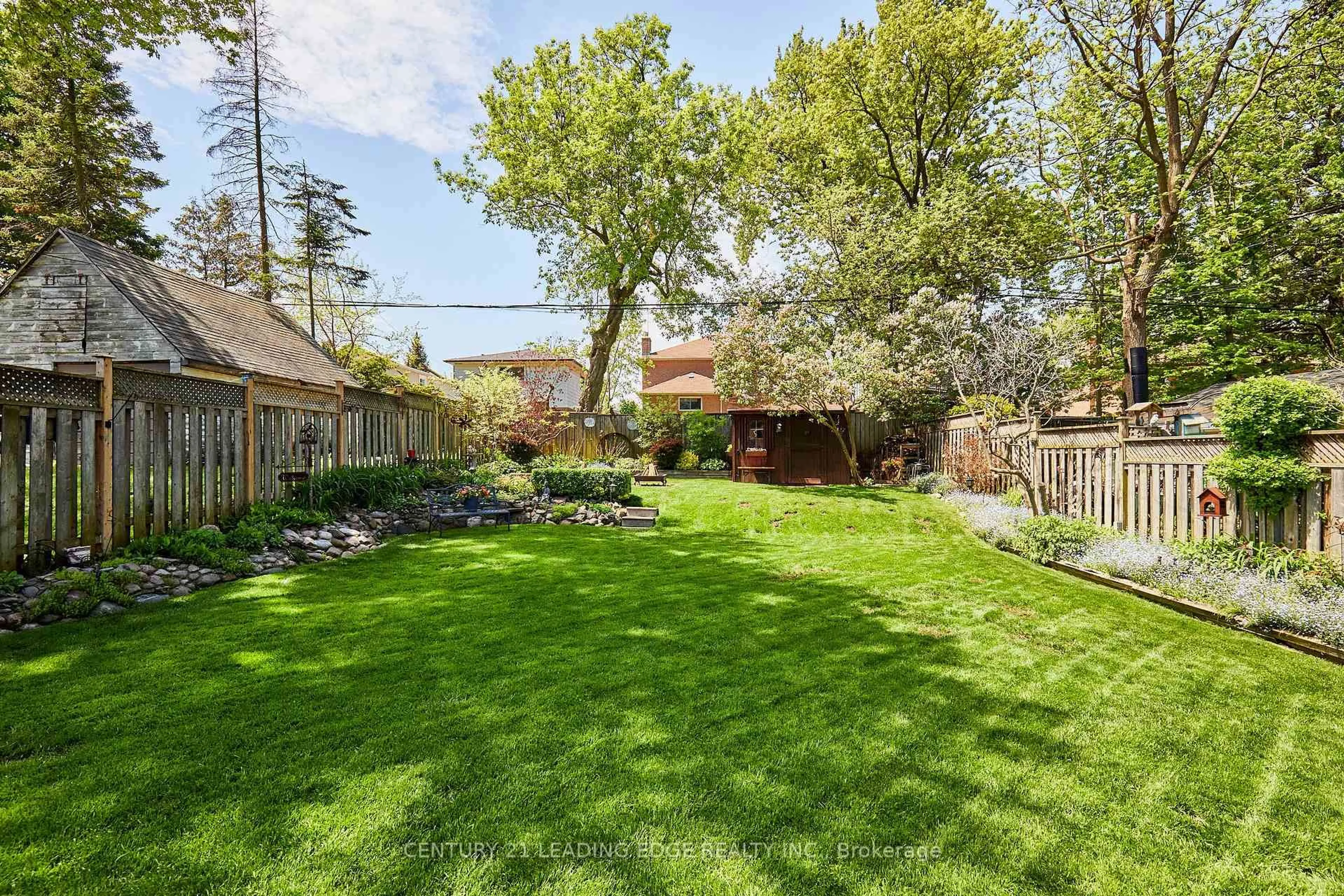 Patio, street for 108 Gradwell Dr, Toronto Ontario M1M 2N2