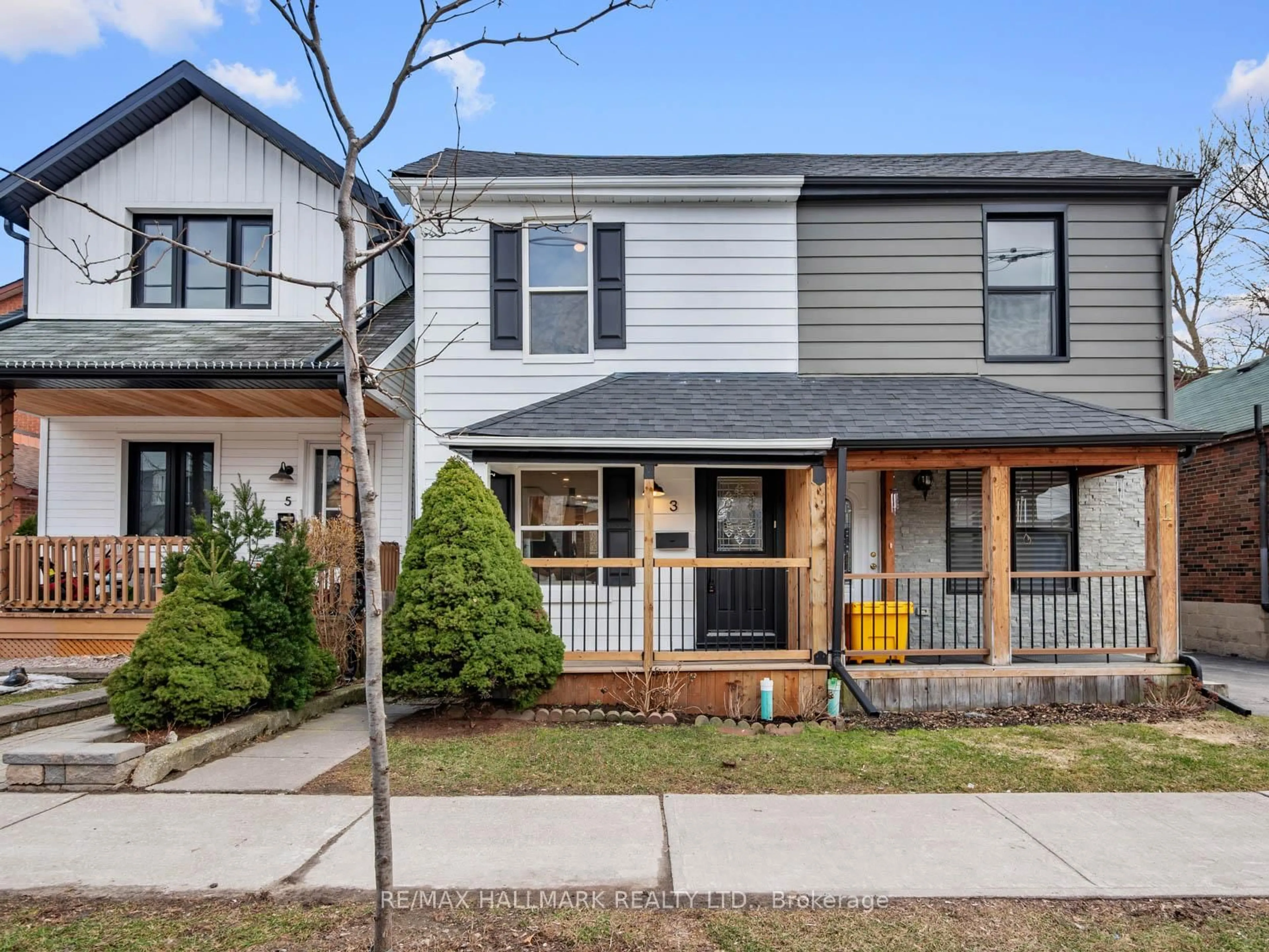 Home with vinyl exterior material, street for 3 Woodville Ave, Toronto Ontario M4K 2J5