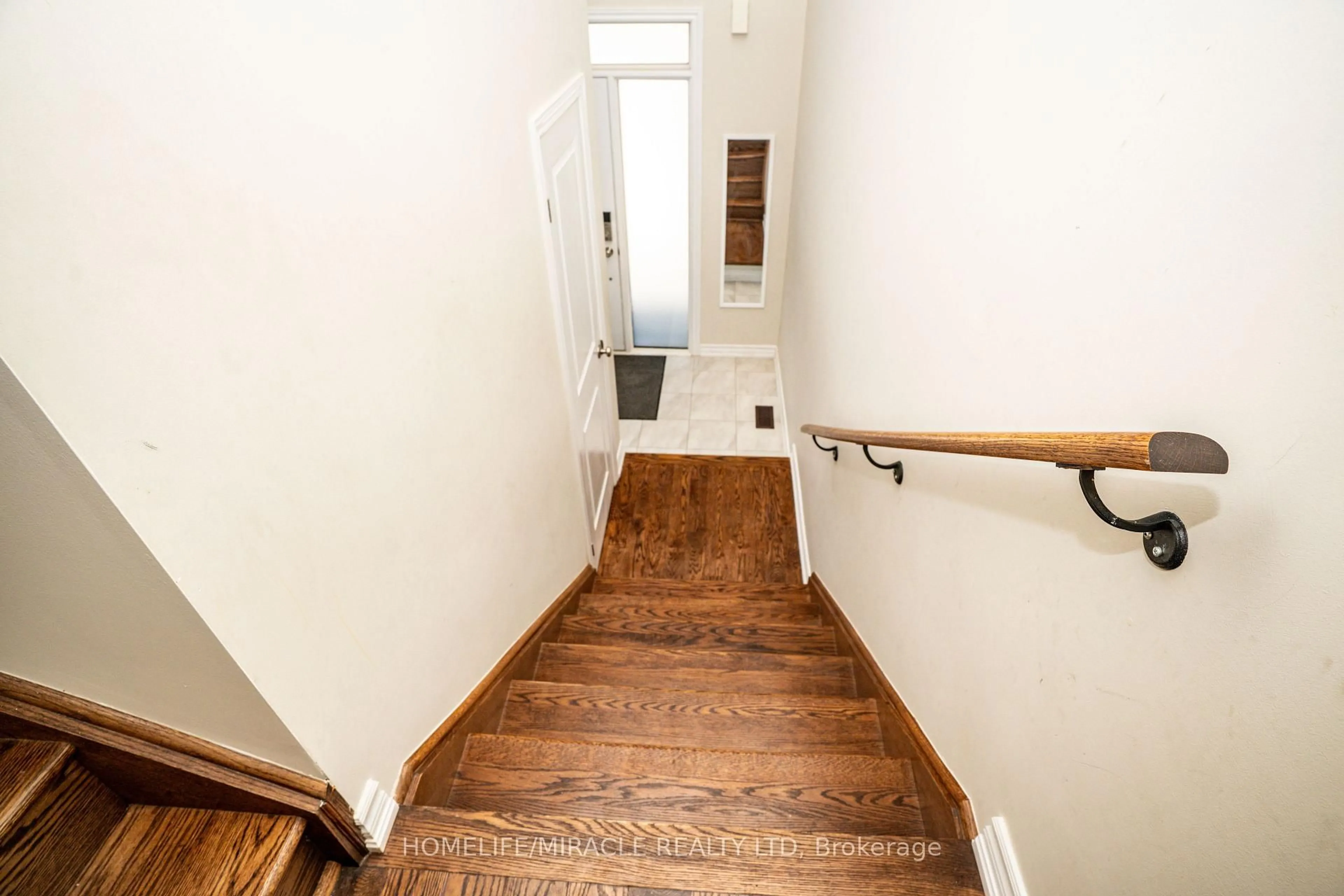 Stairs for 52 Douet Lane, Ajax Ontario L1Z 0V4