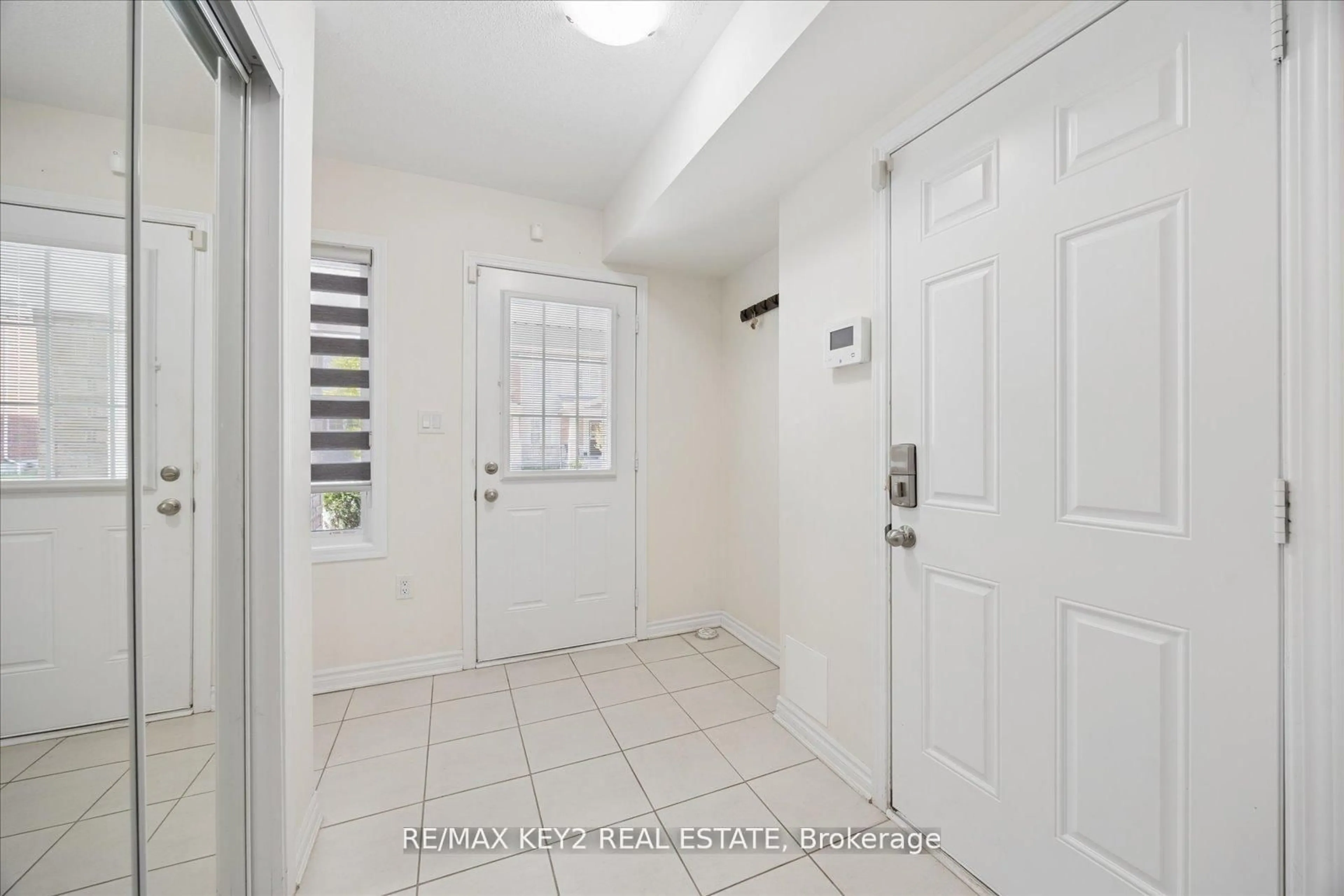 Indoor entryway for 2417 Fall Harvest Cres, Pickering Ontario L1X 0G1
