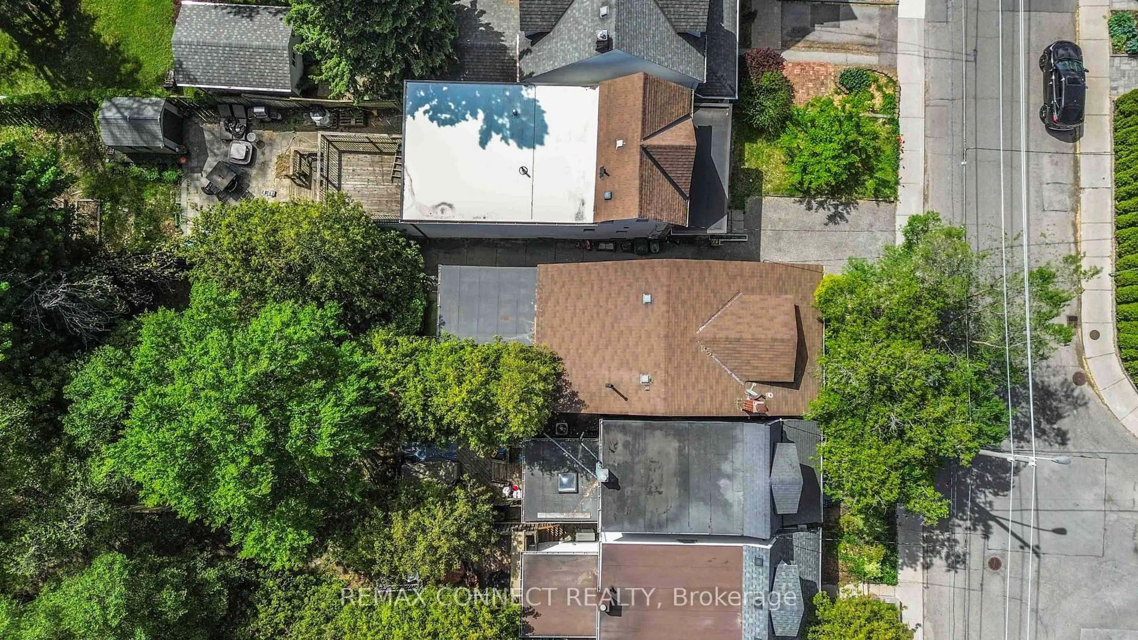 A pic from outside/outdoor area/front of a property/back of a property/a pic from drone, city buildings view from balcony for 261 Cedarvale Ave, Toronto Ontario M4C 4K3