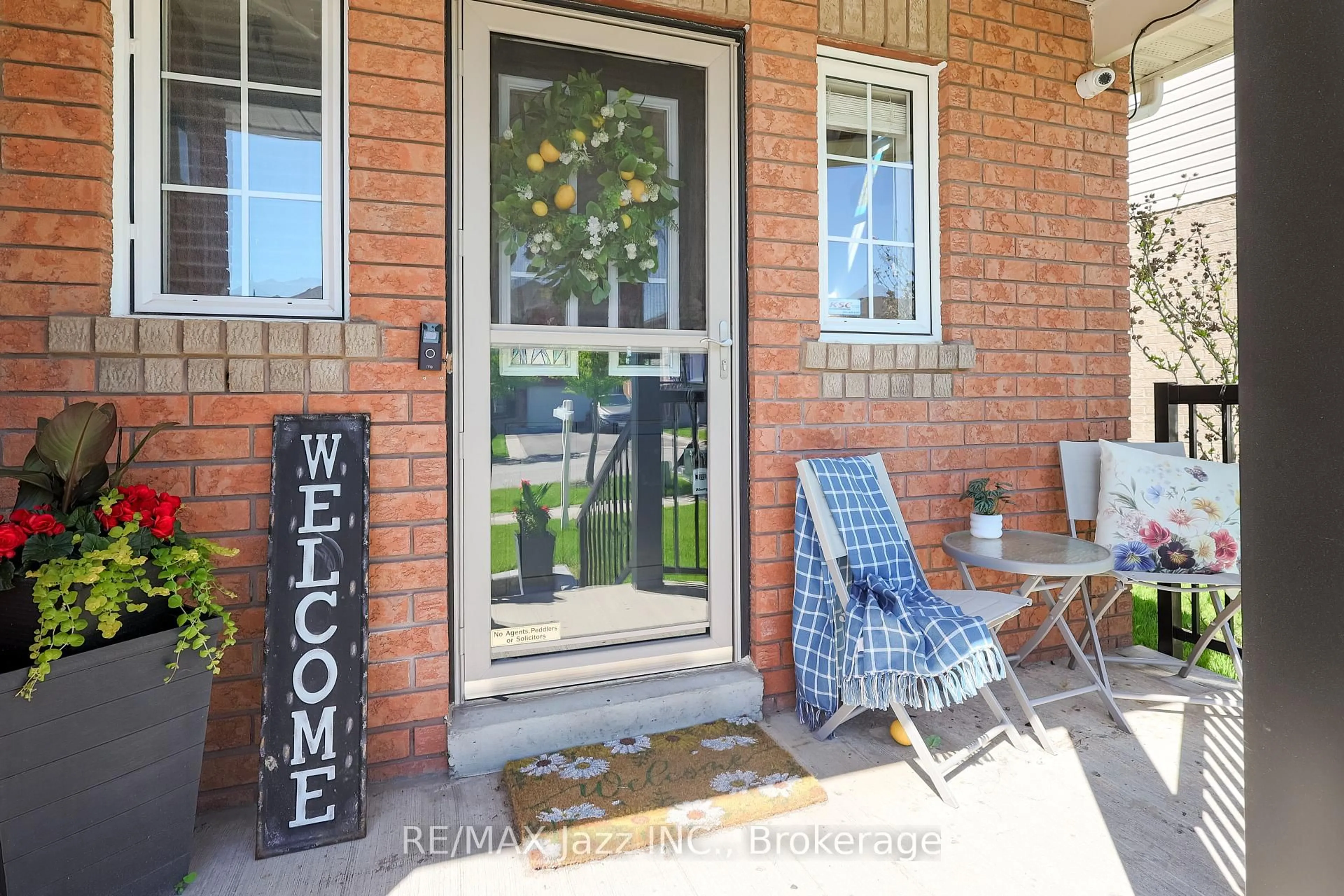 Indoor entryway for 104 Calwell Dr, Scugog Ontario L9L 1T7